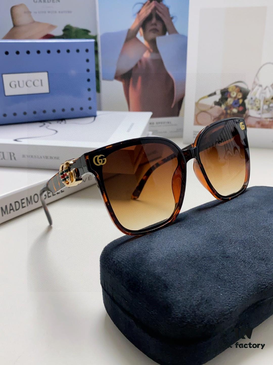 Gucci 2025 Spring New Arrival Ultra-Fresh Style Shiny Frame with Oversized G Logo on Temples, Elegant and Stylish Women's Best-Selling Sunglasses