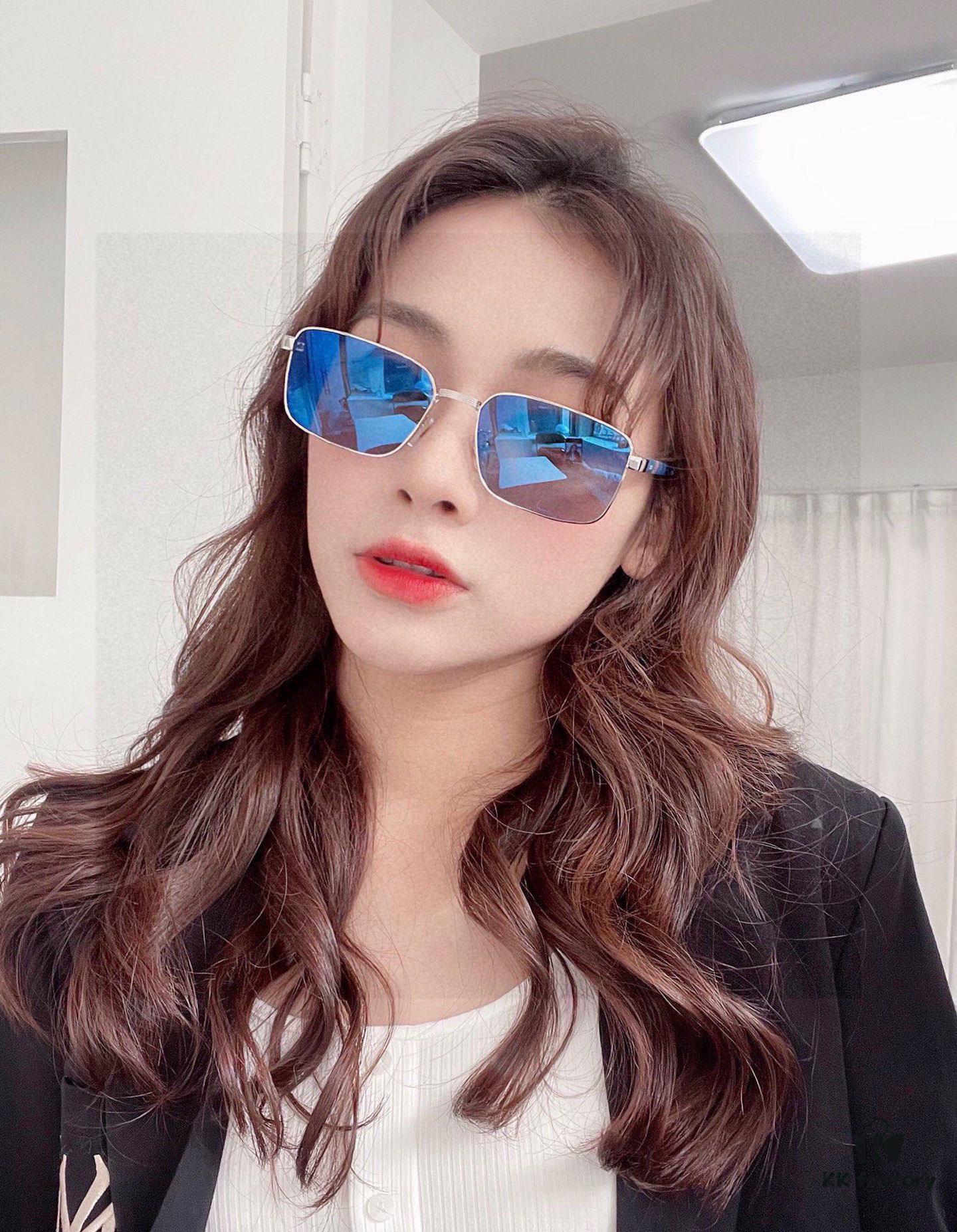 Gucci Unisex High-Quality Polarized Sunglasses with Clear Optics, Premium Frame and Logo-Embossed Temples