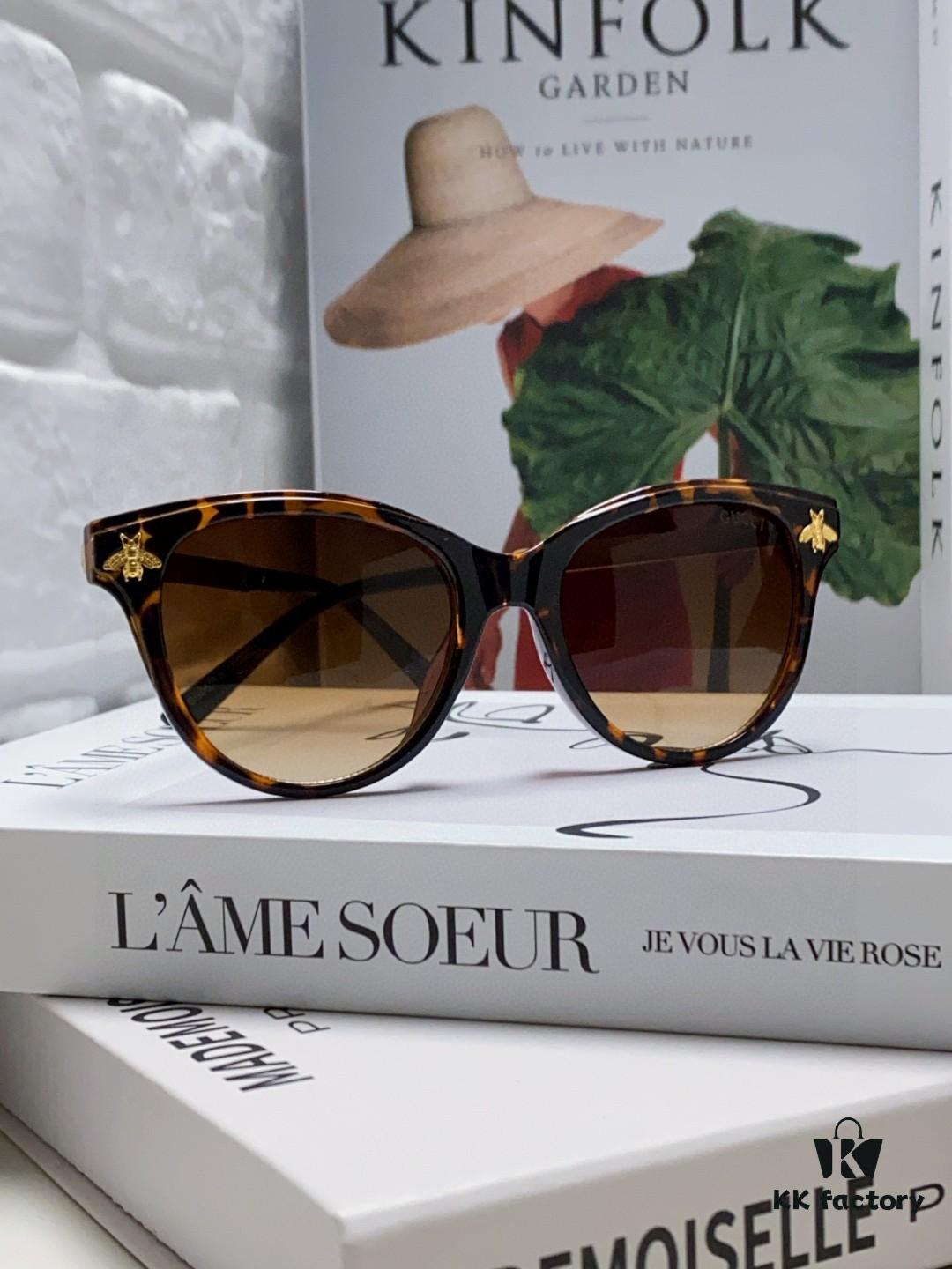 Gucci New Bee Design Sunglasses with Metal Hinges, UV Protection, Stylish and Face-Framing for Outdoor Fashion