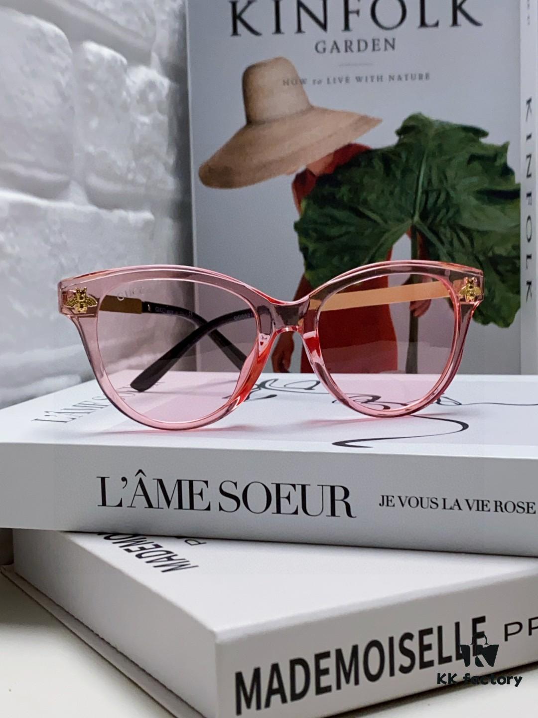 Gucci New Bee Style Sunglasses with Metal Hinges, UV Protection, Stylish and Face-Framing for Outdoor Fashion