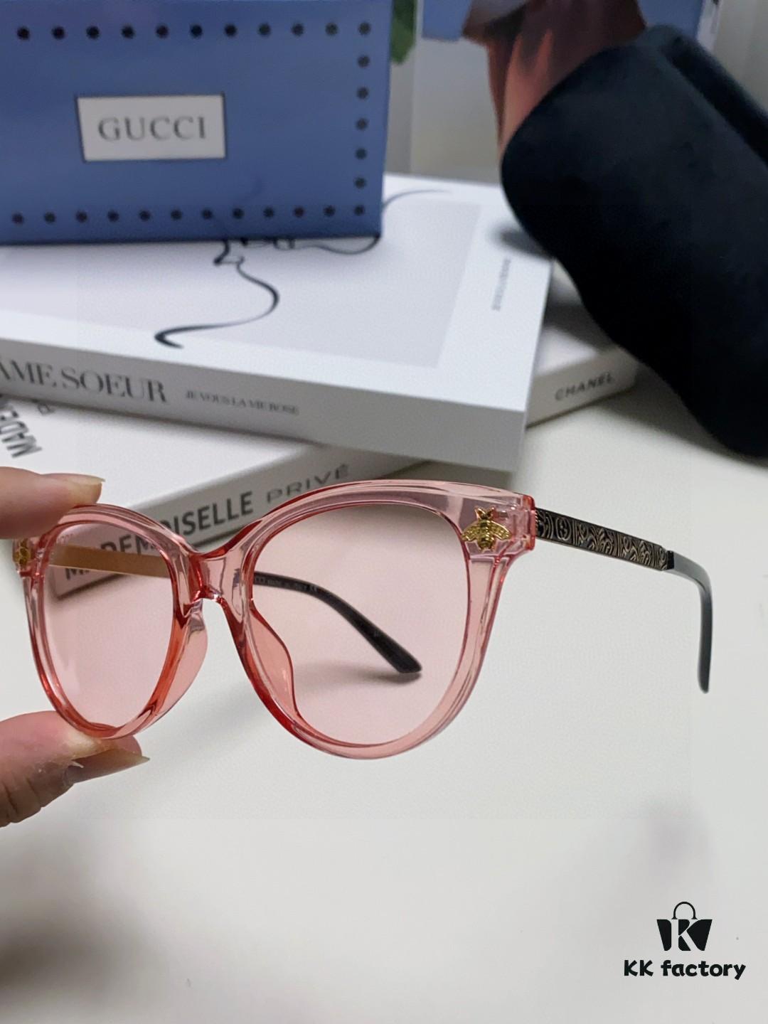 Gucci New Bee Style Sunglasses with Metal Hinges, UV Protection, Stylish and Face-Framing for Outdoor Fashion