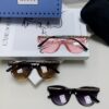 Gucci New Bee Style Sunglasses with Metal Hinges, UV Protection, Stylish and Face-Framing for Outdoor Fashion