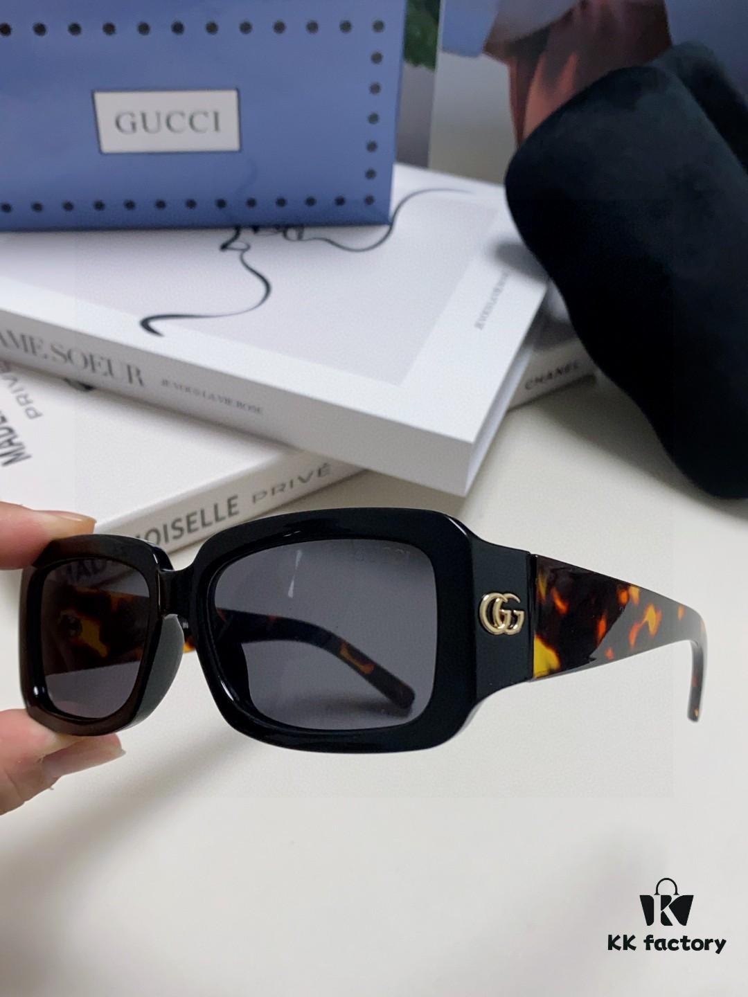 Gucci 2025 New Arrival Unisex Black Rectangular Acetate Sunglasses with Dual Side Logo, Trendy and Comfortable Oversized Sun Glasses
