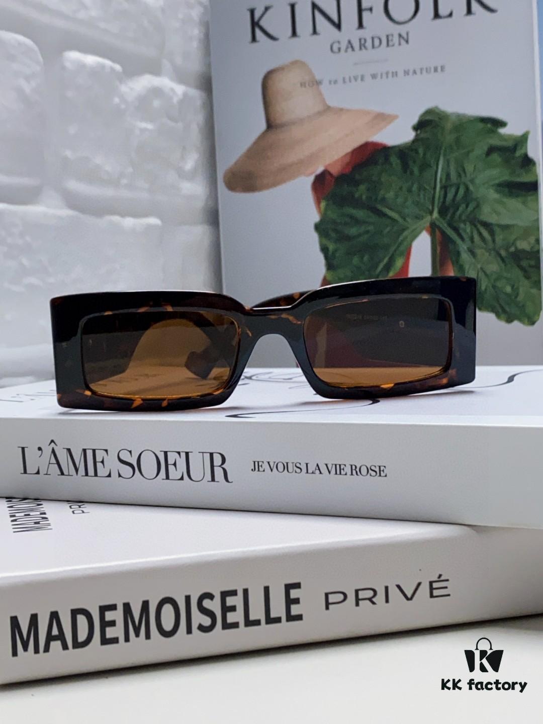 Gucci Bright and Bold Personality Rectangular Narrow-Framed Sunglasses Unisex Streetwear Style, Versatile Design GG1425S