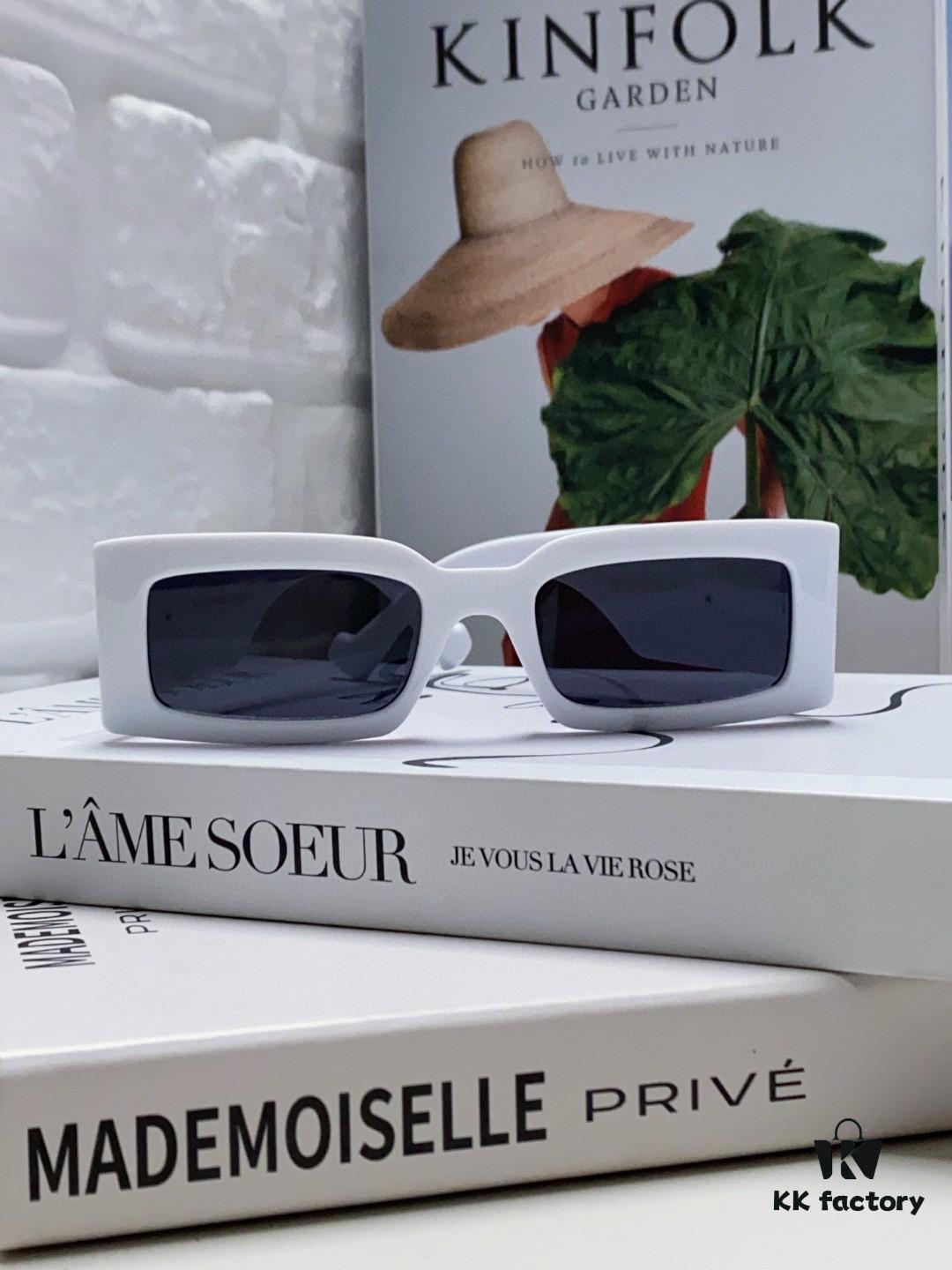 Gucci Cheerful and Bold Personality Rectangular Narrow-Framed Sunglasses Unisex Street Fashion GG1425S