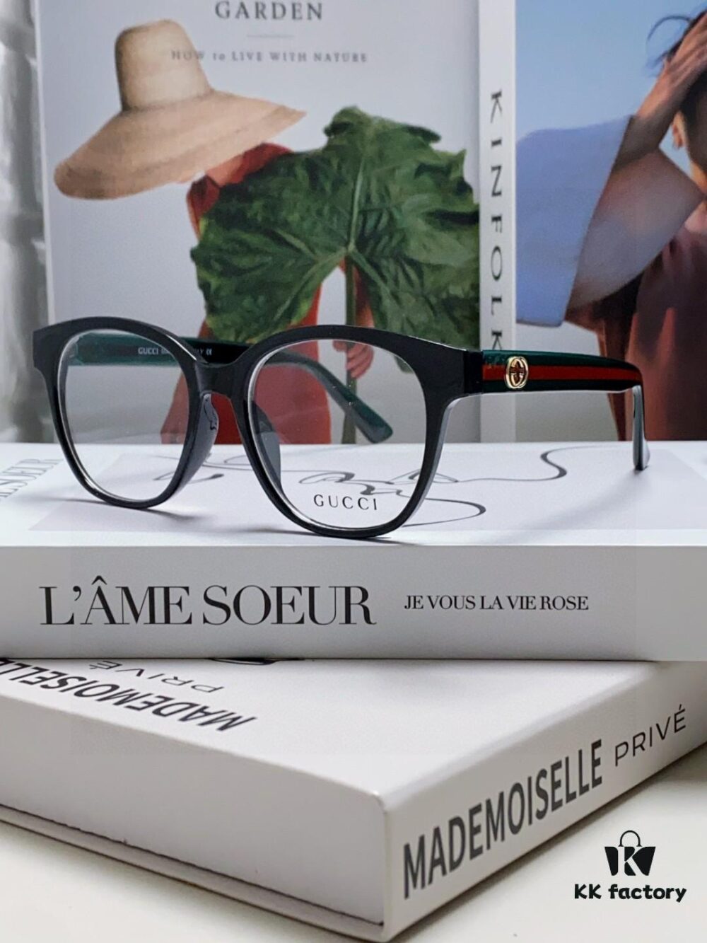 Gucci 2025 New Arrival Women's Woven Art Close-up Frame Black Fashion Sunglasses with Classic Red and Green Band