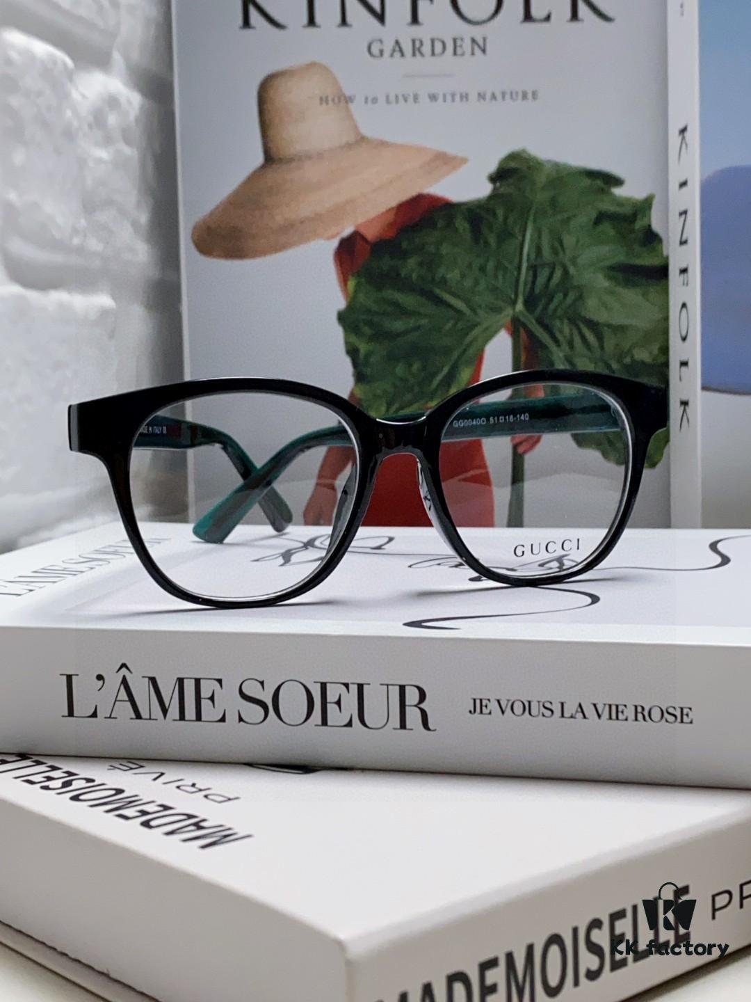 Gucci 2025 New Arrival Women's Woven Art Close-up Frame Black Fashion Sunglasses with Classic Red and Green Band