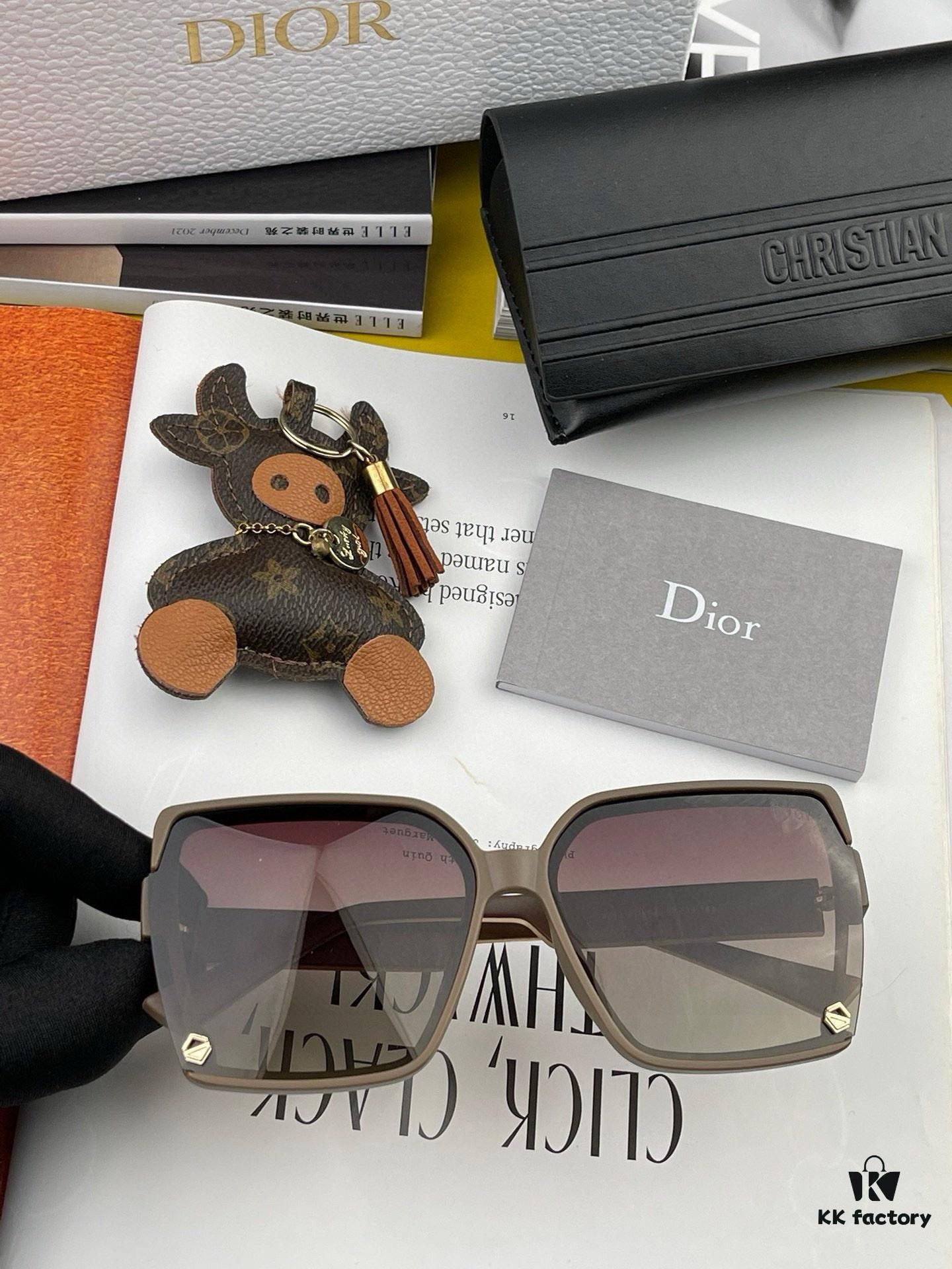 【DIOR】2025 Spring New Arrival Trendy Fashion Rectangular Polarized Sunglasses, High-Quality Comfortable Fit, Influencer Popular Style, Women's HD Thickened Polarized Sunglasses 🕶️ High-Quality TR Frame Model: CD1422