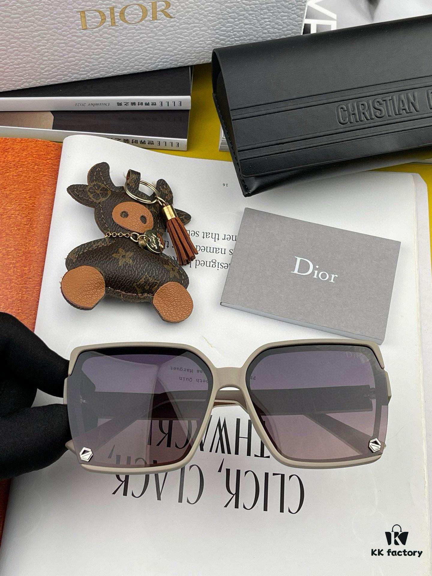 【DIOR】2025 Spring New Arrival Trendy Fashion Rectangular Polarized Sunglasses, High-Quality Comfortable Fit, Influencer Popular Style, Women's HD Thickened Polarized Sunglasses 🕶️ High-Quality TR Frame Model: CD1422