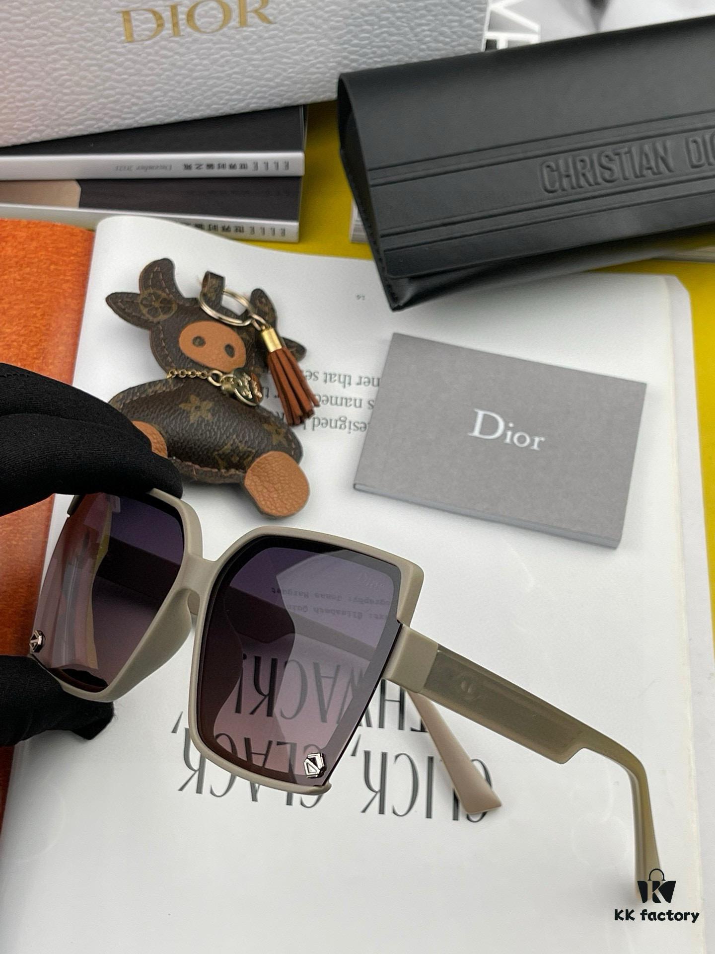 【DIOR】2025 Spring New Arrival Trendy Fashion Rectangular Polarized Sunglasses, High-Quality Comfortable Fit, Influencer Popular Style, Women's HD Thickened Polarized Sunglasses 🕶️ High-Quality TR Frame Model: CD1422