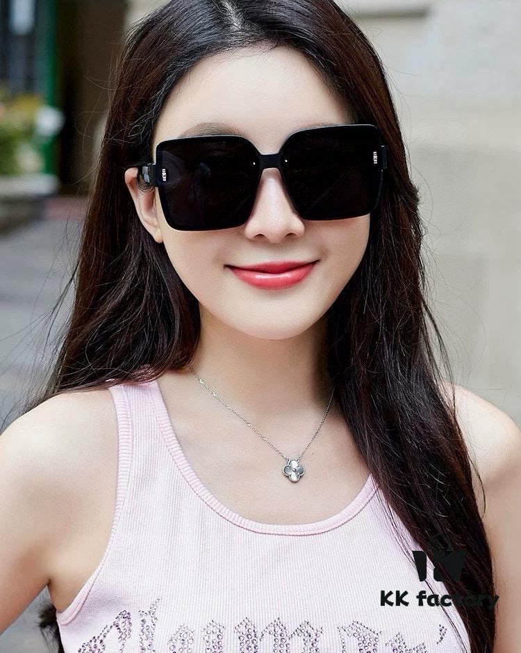 DIOR Dior 2025 Spring New Arrival Trendy Popular Fashion Square Frame Sunglasses High Quality Comfortable Wear Influencer Style Women's HD Sunglasses