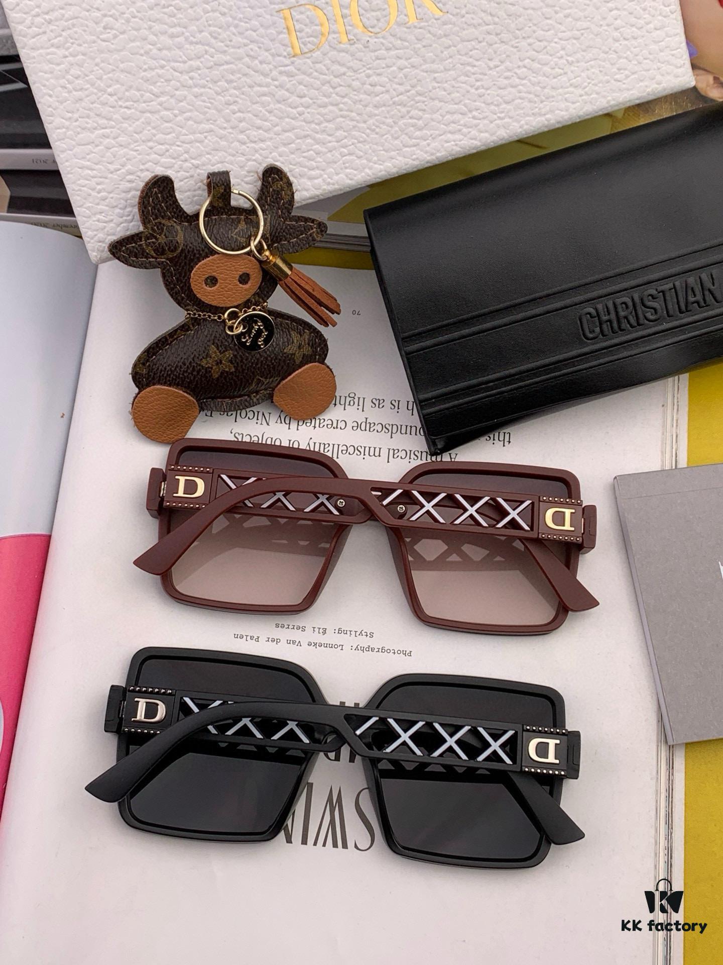 DIOR Dior 2025 Spring New Arrival Trendy Popular Fashion Square Frame Sunglasses High Quality Comfortable Wear Influencer Style Women's HD Sunglasses