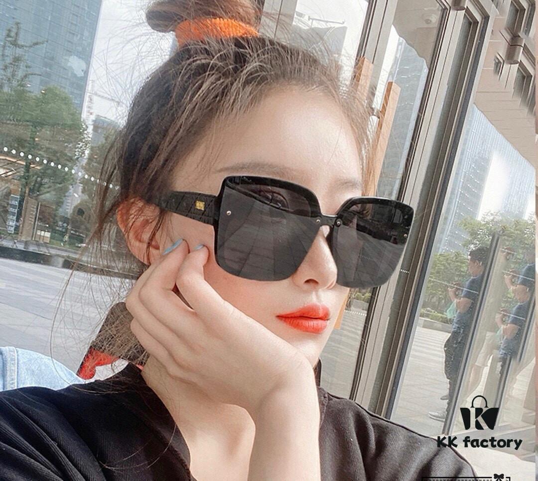DIOR Dior 2025 Spring New Arrival Trendy Popular Fashion Square Frame Sunglasses High Quality Comfortable Wear Influencer Style Women's HD Sunglasses