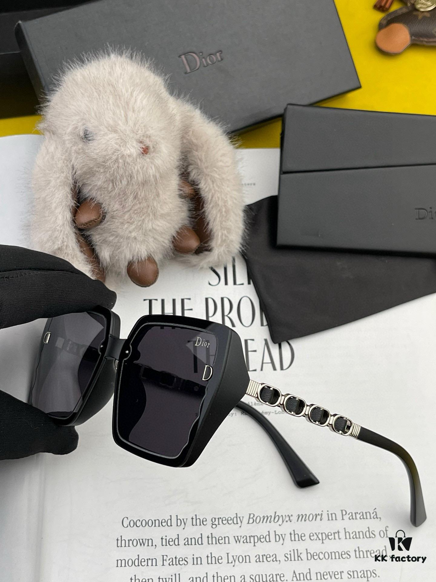 DIOR 2025 Spring New Arrival 🎈 Authentic Release, Internet-Famous Super Hit 💙 Classic Luxurious Global Trend [Strong][Cool][Kiss] Fashionable Square Sunglasses [Basketball] Exceptional Elegance 😄 Classic One-Piece Oversized Frame Sunglasses, Top-Tier Quality, Luxurious Logo, Genuine High Quality‼️ Model: CD5302 Sunglasses