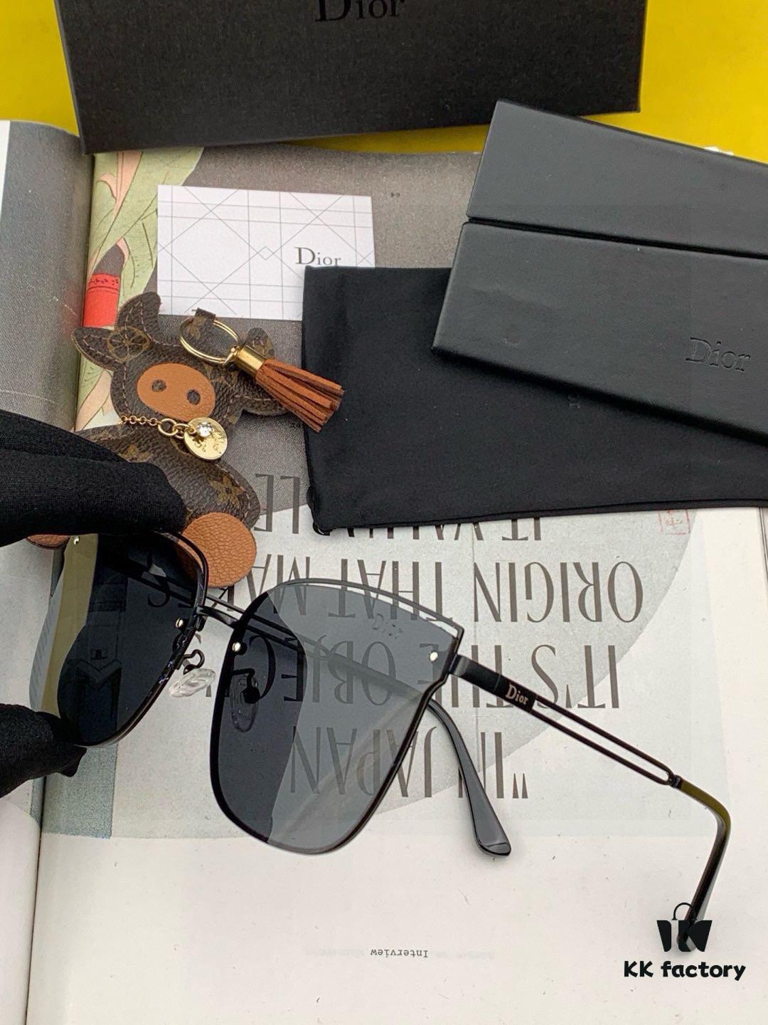 【TR Polarized Series】DIOR Classic Square Frame Design, Universal Fit for All Face Shapes, Exudes Elegance with Coats or Dresses, Nylon Polarized Lenses for UV Protection, Model: CD1150 Sunglasses