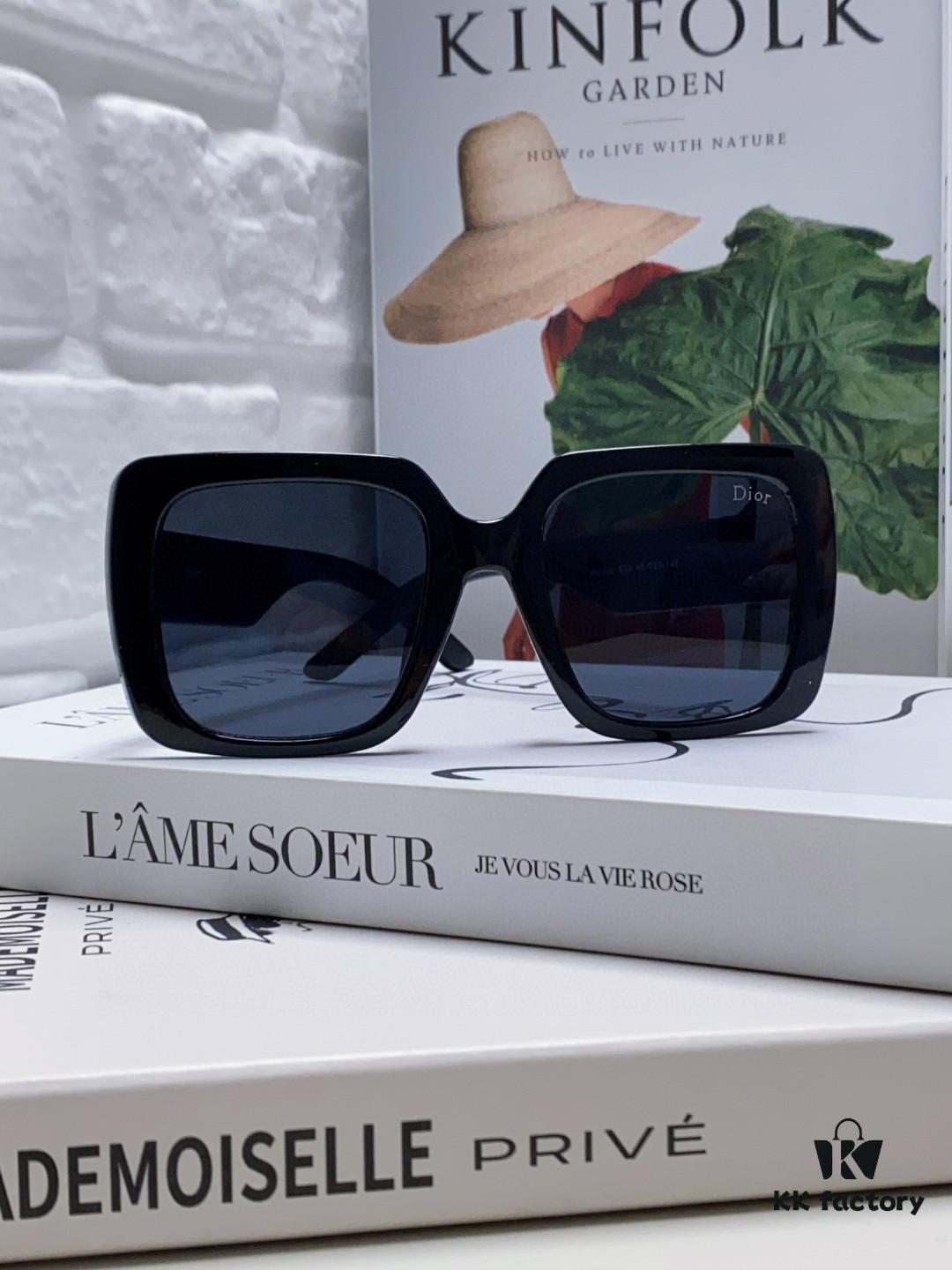 Dior 2025 New Arrival Classic D-Brand Oversized Sunglasses, Stylish and Face-Framing, UV Protection, Influencer Favorite Women's Trending Sun Glasses