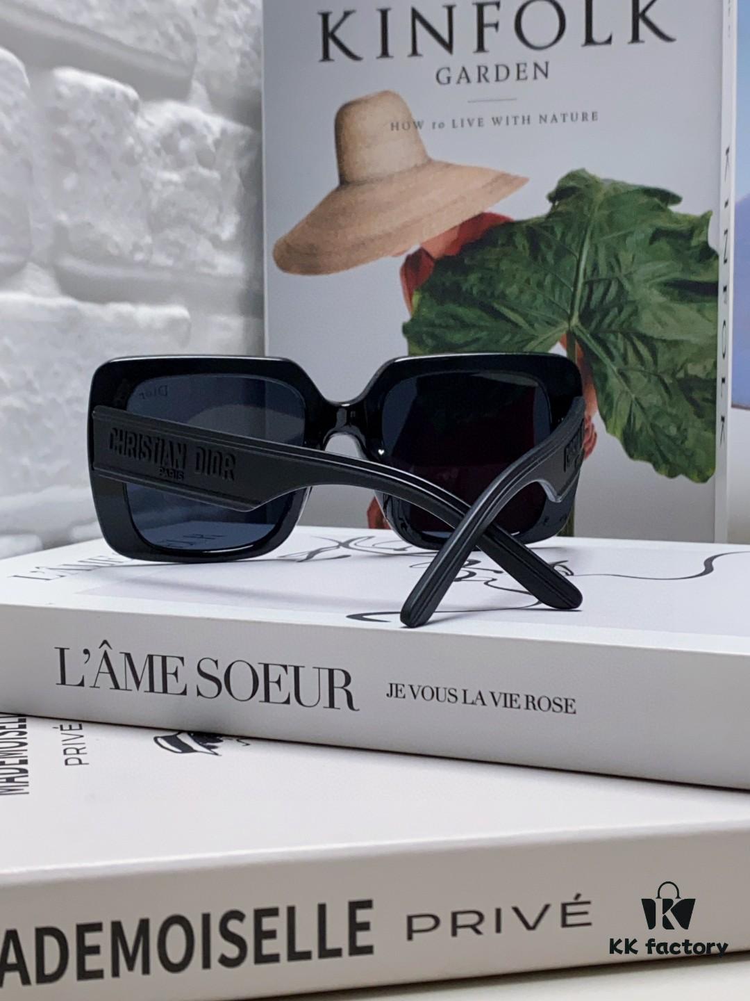 Dior 2025 New Arrival Classic D-Brand Oversized Sunglasses, Stylish and Face-Framing, UV Protection, Influencer Favorite Women's Trending Sun Glasses