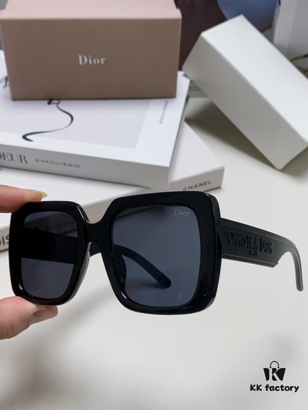 Dior 2025 New Arrival Classic D-Brand Oversized Sunglasses, Stylish and Face-Framing, UV Protection, Influencer Favorite Women's Trending Sun Glasses