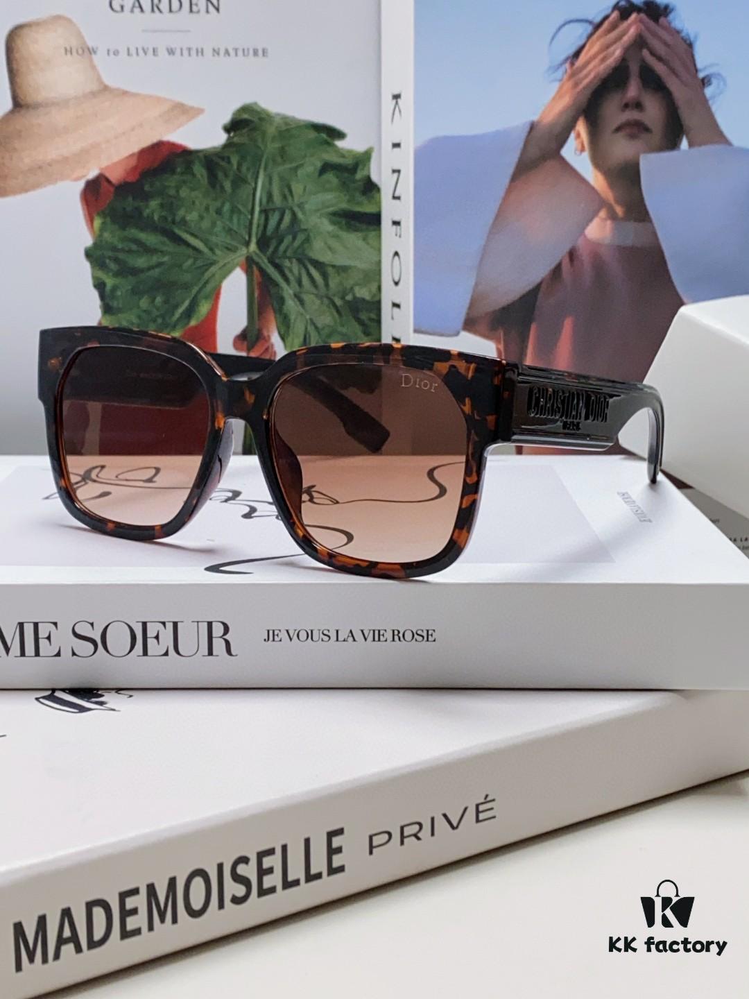 Dior 2025 New Arrival Classic D-Brand Oversized Sunglasses, Stylish and Flattering, Sun Protection for Women, Influencer Favorite