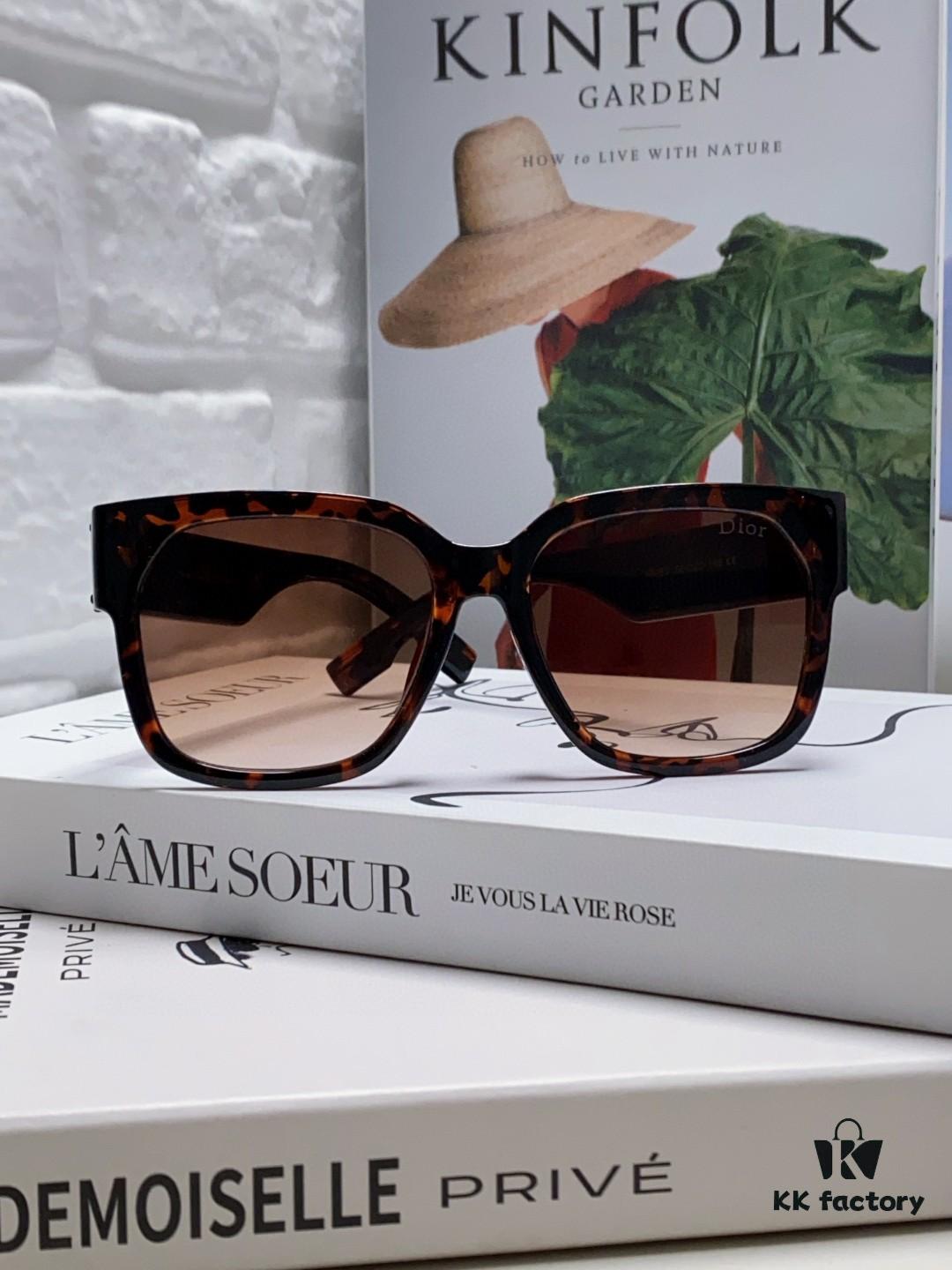 Dior 2025 New Arrival Classic D-Brand Oversized Sunglasses, Stylish and Flattering, Sun Protection for Women, Influencer Favorite