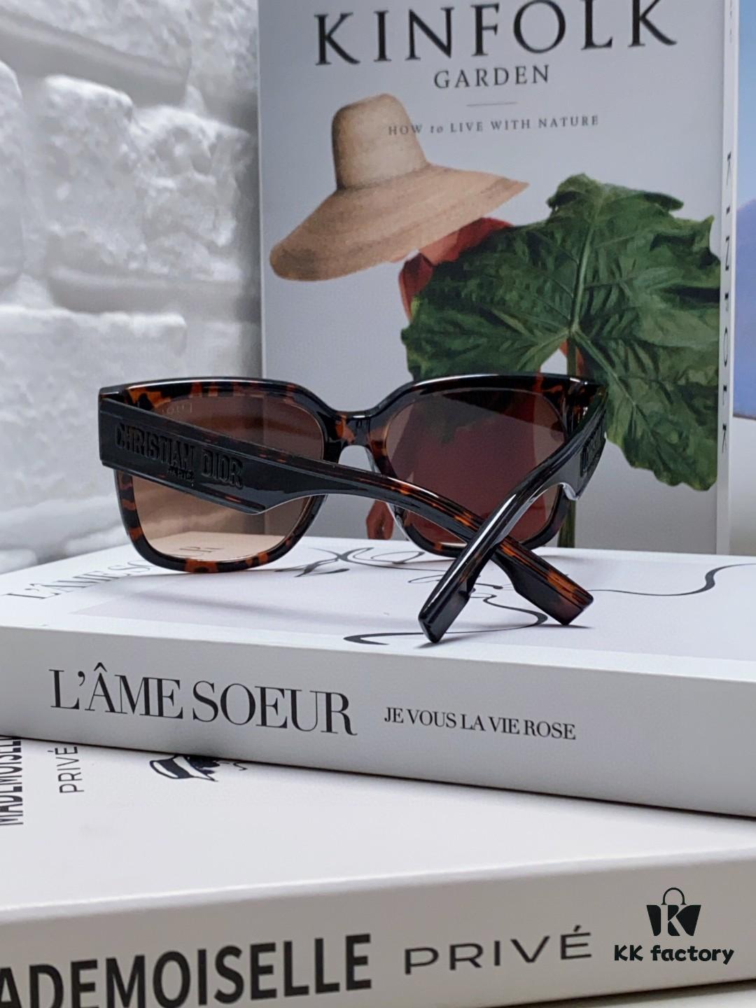 Dior 2025 New Arrival Classic D-Brand Oversized Sunglasses, Stylish and Flattering, Sun Protection for Women, Influencer Favorite