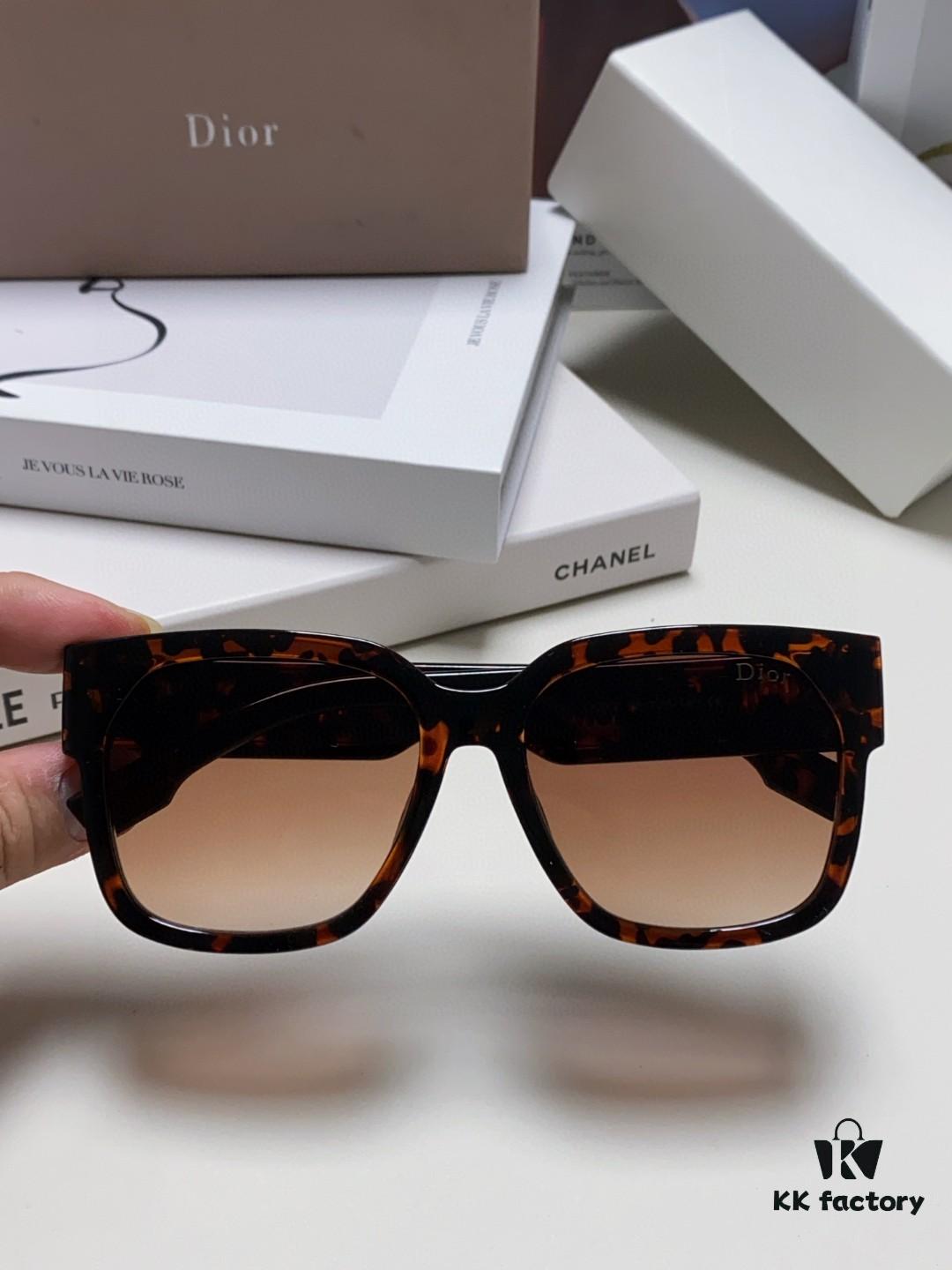 Dior 2025 New Arrival Classic D-Brand Oversized Sunglasses, Stylish and Flattering, Sun Protection for Women, Influencer Favorite