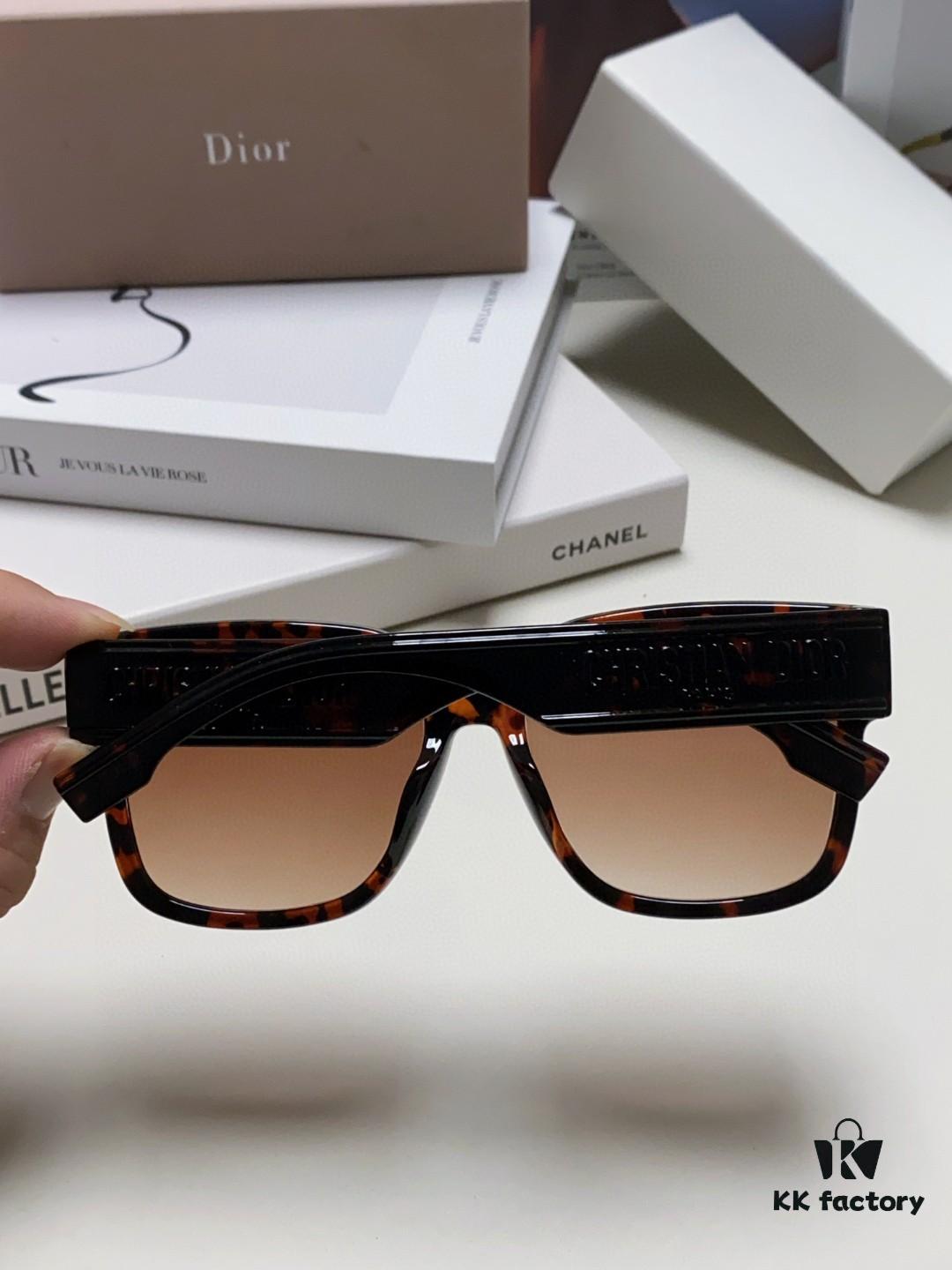 Dior 2025 New Arrival Classic D-Brand Oversized Sunglasses, Stylish and Flattering, Sun Protection for Women, Influencer Favorite