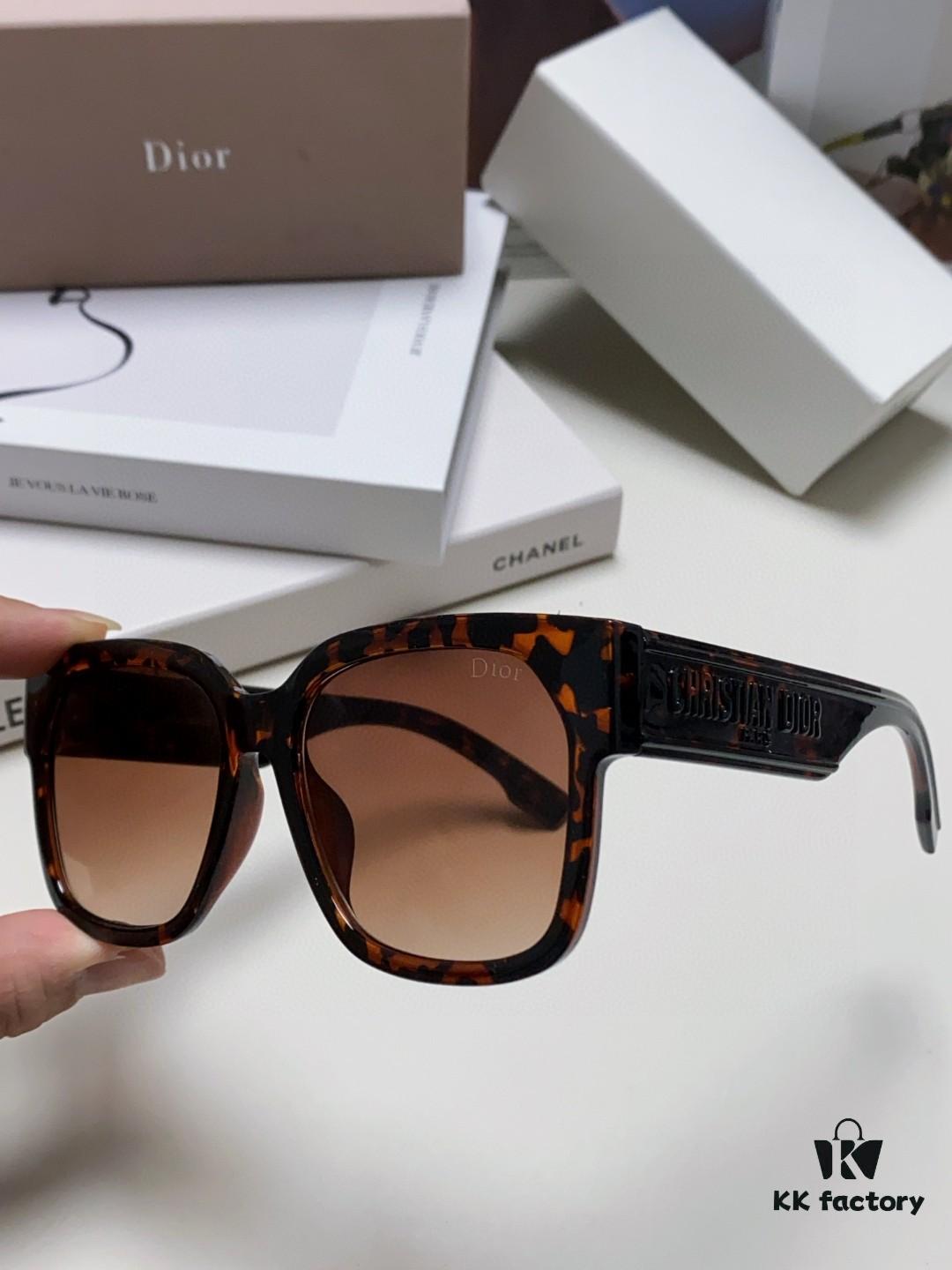 Dior 2025 New Arrival Classic D-Brand Oversized Sunglasses, Stylish and Flattering, Sun Protection for Women, Influencer Favorite