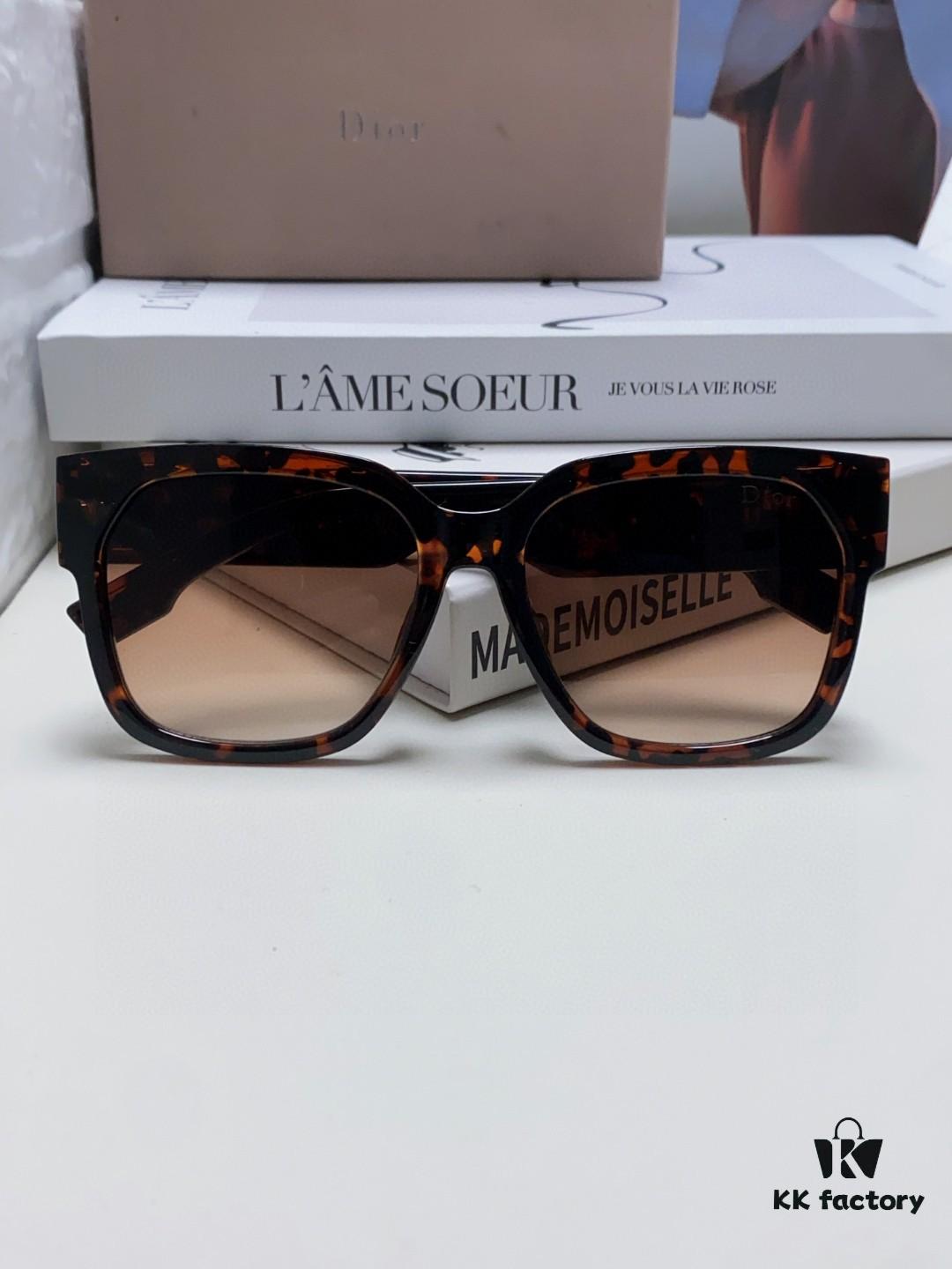 Dior 2025 New Arrival Classic D-Brand Oversized Sunglasses, Stylish and Flattering, Sun Protection for Women, Influencer Favorite