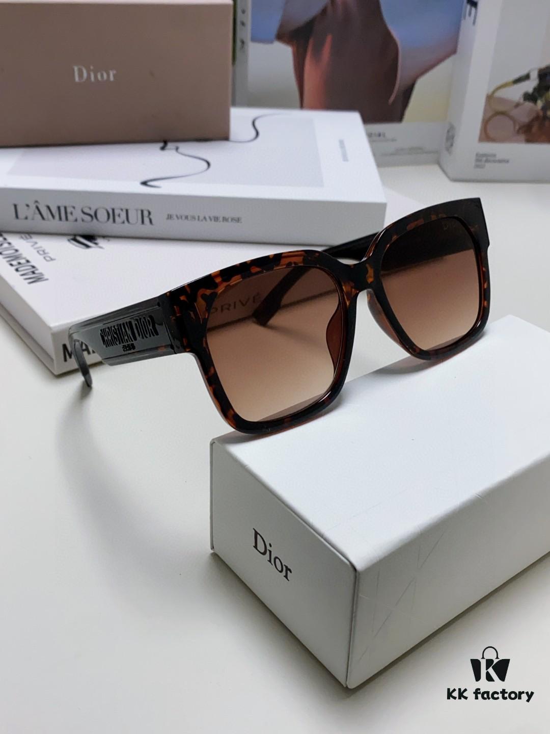 Dior 2025 New Arrival Classic D-Brand Oversized Sunglasses, Stylish and Flattering, Sun Protection for Women, Influencer Favorite