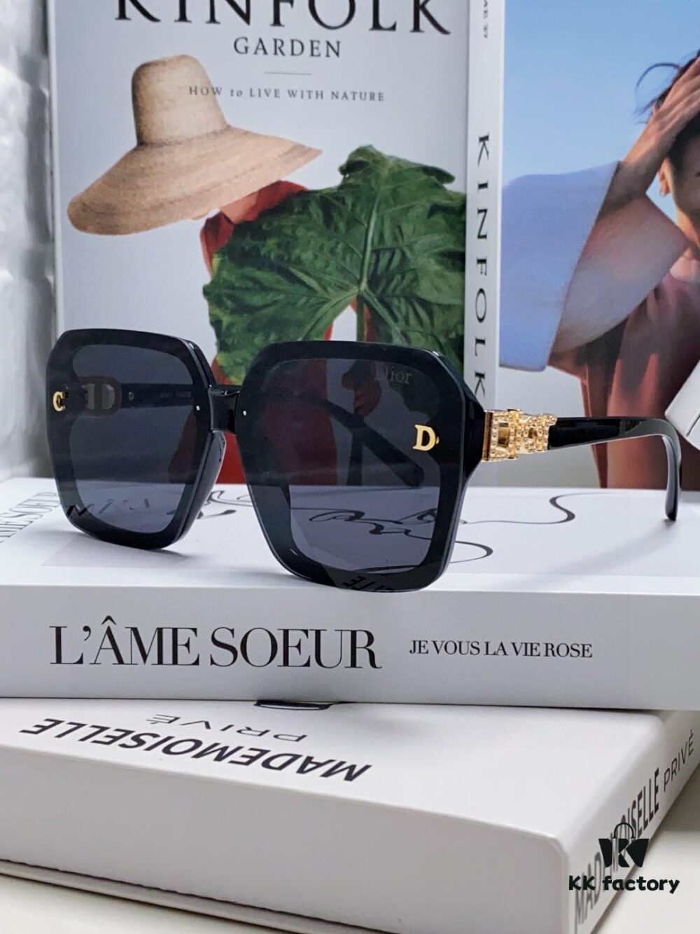 DIOR Large Square Frame 2025 New Arrival Asymmetric D Letter Design Fully Paved with Micro Diamonds 💎 Classic Timeless Square Shape with Asymmetric Accent on Left Side Trendy Best-Selling Eyeglasses Sunglasses