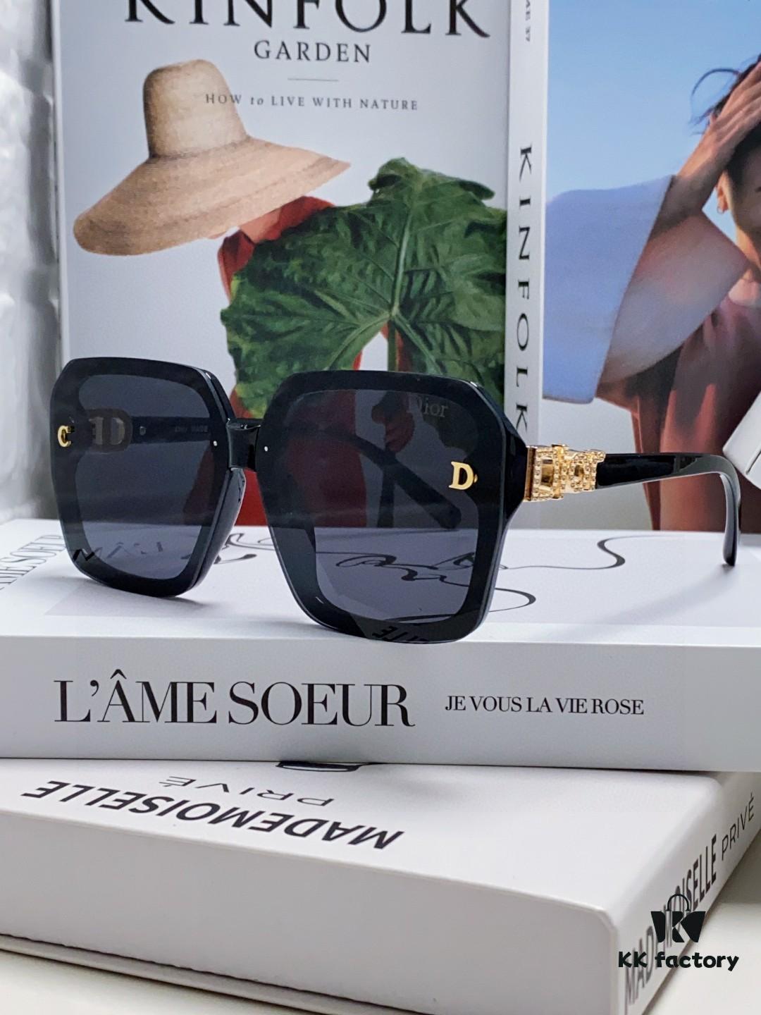DIOR Large Square Frame 2025 New Arrival Asymmetric D Letter Design Fully Paved with Micro Diamonds 💎 Classic Timeless Square Shape with Asymmetric Accent on Left Side Trendy Best-Selling Eyeglasses Sunglasses