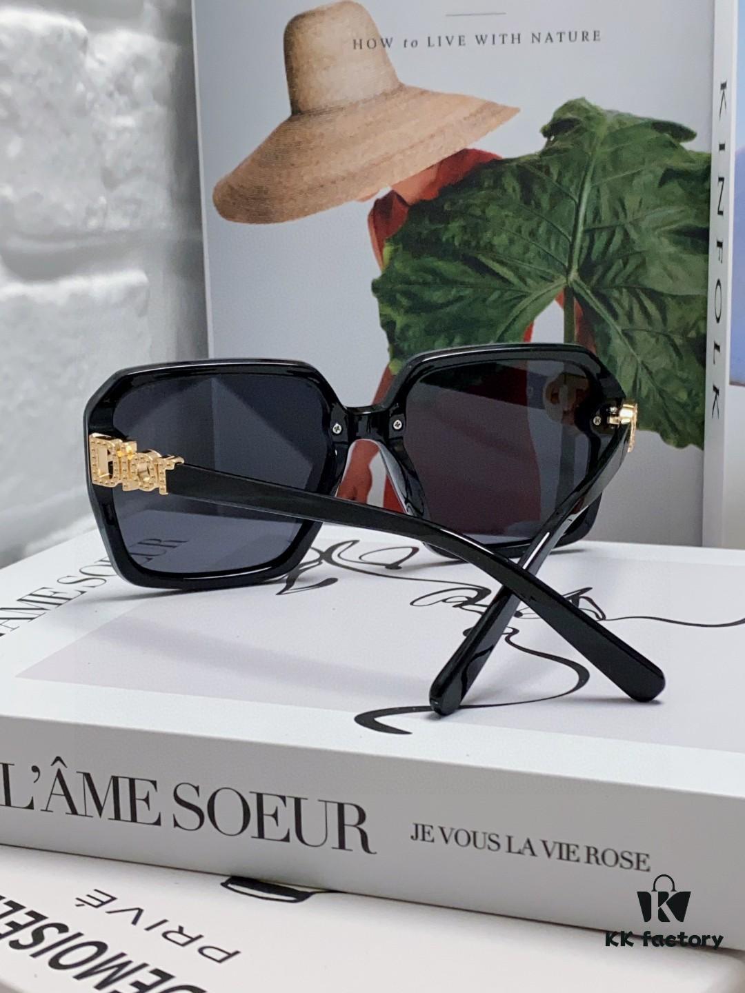 DIOR Large Square Frame 2025 New Arrival Asymmetric D Letter Design Fully Paved with Micro Diamonds 💎 Classic Timeless Square Shape with Asymmetric Accent on Left Side Trendy Best-Selling Eyeglasses Sunglasses