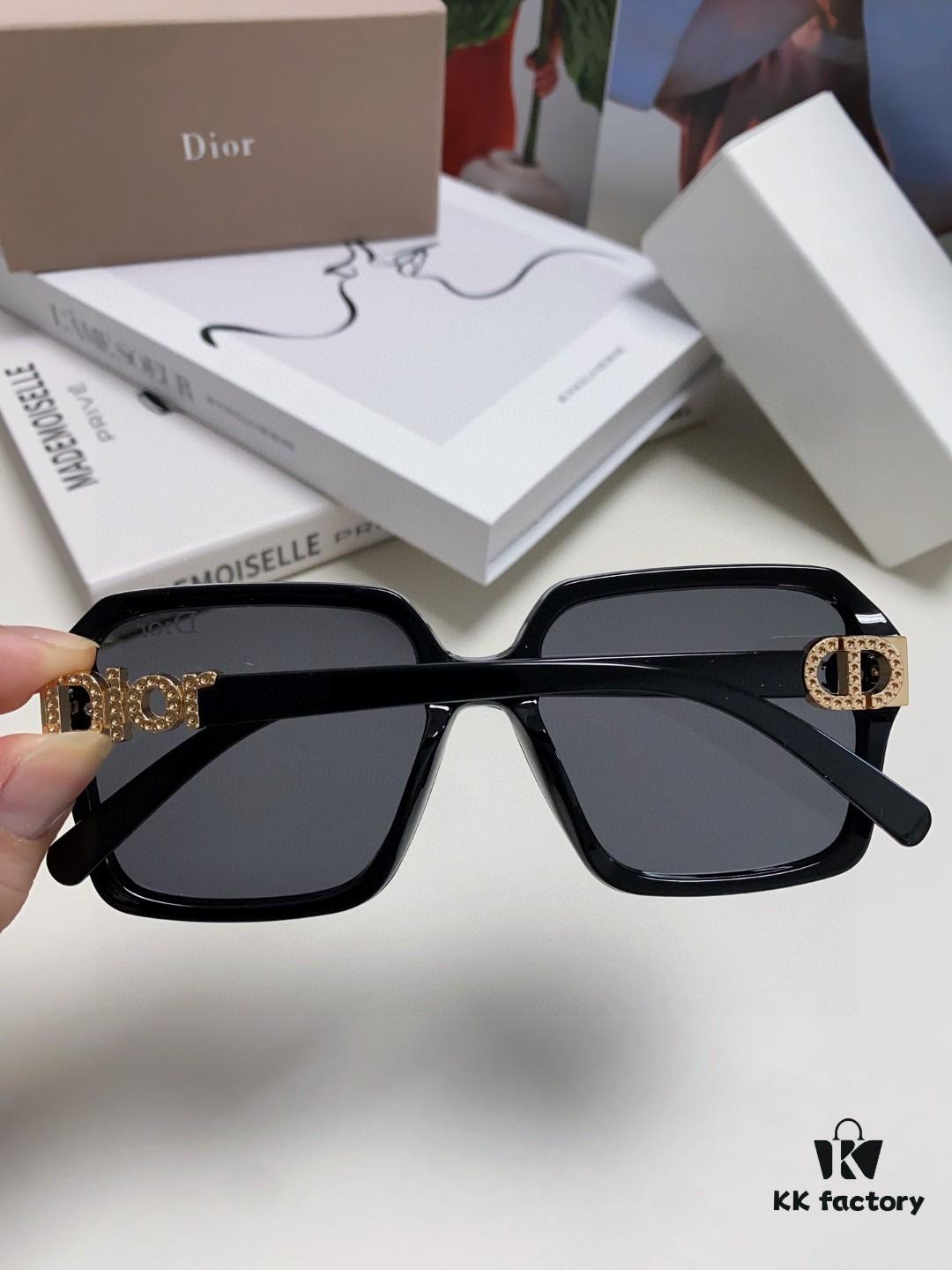 DIOR Large Square Frame 2025 New Arrival Asymmetric D Letter Design Fully Paved with Micro Diamonds 💎 Classic Timeless Square Shape with Asymmetric Accent on Left Side Trendy Best-Selling Eyeglasses Sunglasses