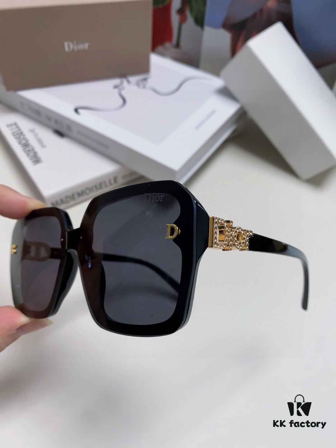 DIOR Large Square Frame 2025 New Arrival Asymmetric D Letter Design Fully Paved with Micro Diamonds 💎 Classic Timeless Square Shape with Asymmetric Accent on Left Side Trendy Best-Selling Eyeglasses Sunglasses