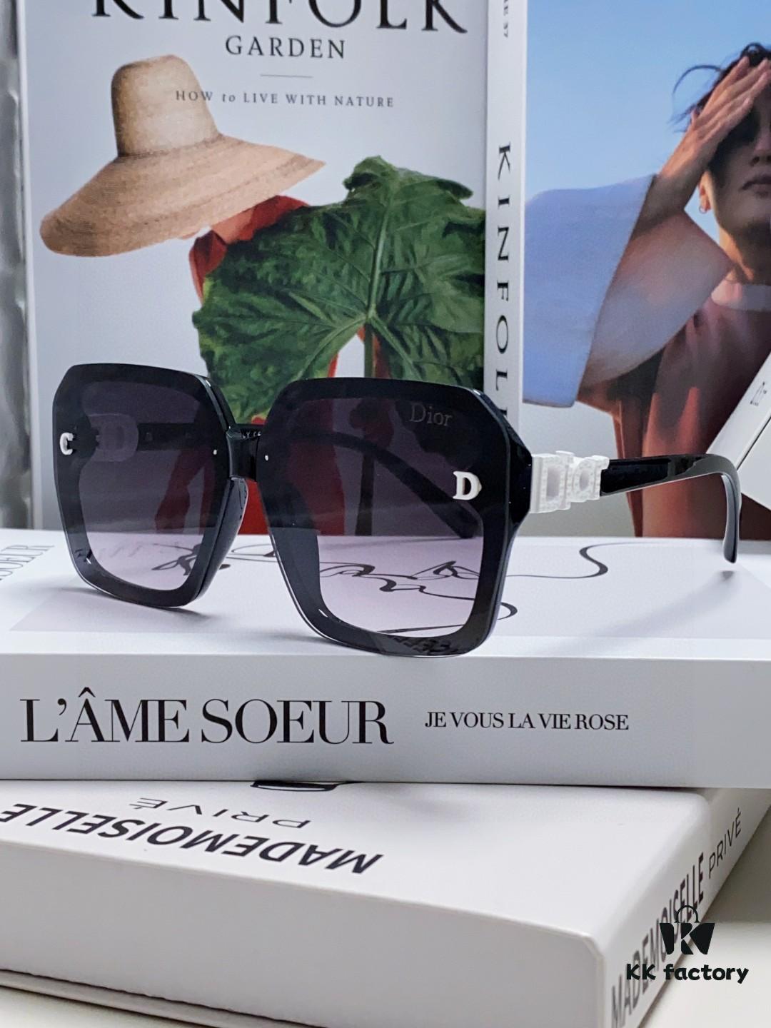 DIOR Dior Large Frame 2025 New Arrival Asymmetric D Letter Design Fully Paved with Micro Diamonds 💎 Classic Timeless Square Shape with Asymmetric Accent on the Left Fashion Best-Selling Eyeglasses Sunglasses