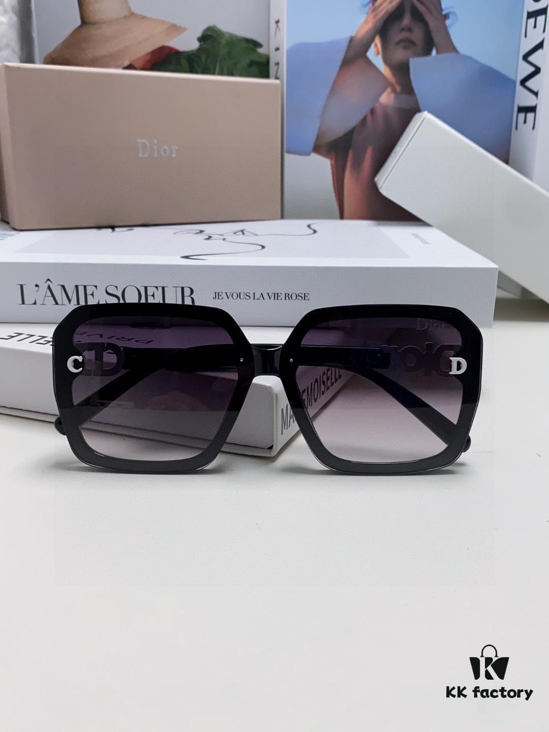 DIOR Dior Large Frame 2025 New Arrival Asymmetric D Letter Design Fully Paved with Micro Diamonds 💎 Classic Timeless Square Shape with Asymmetric Accent on the Left Fashion Best-Selling Eyeglasses Sunglasses