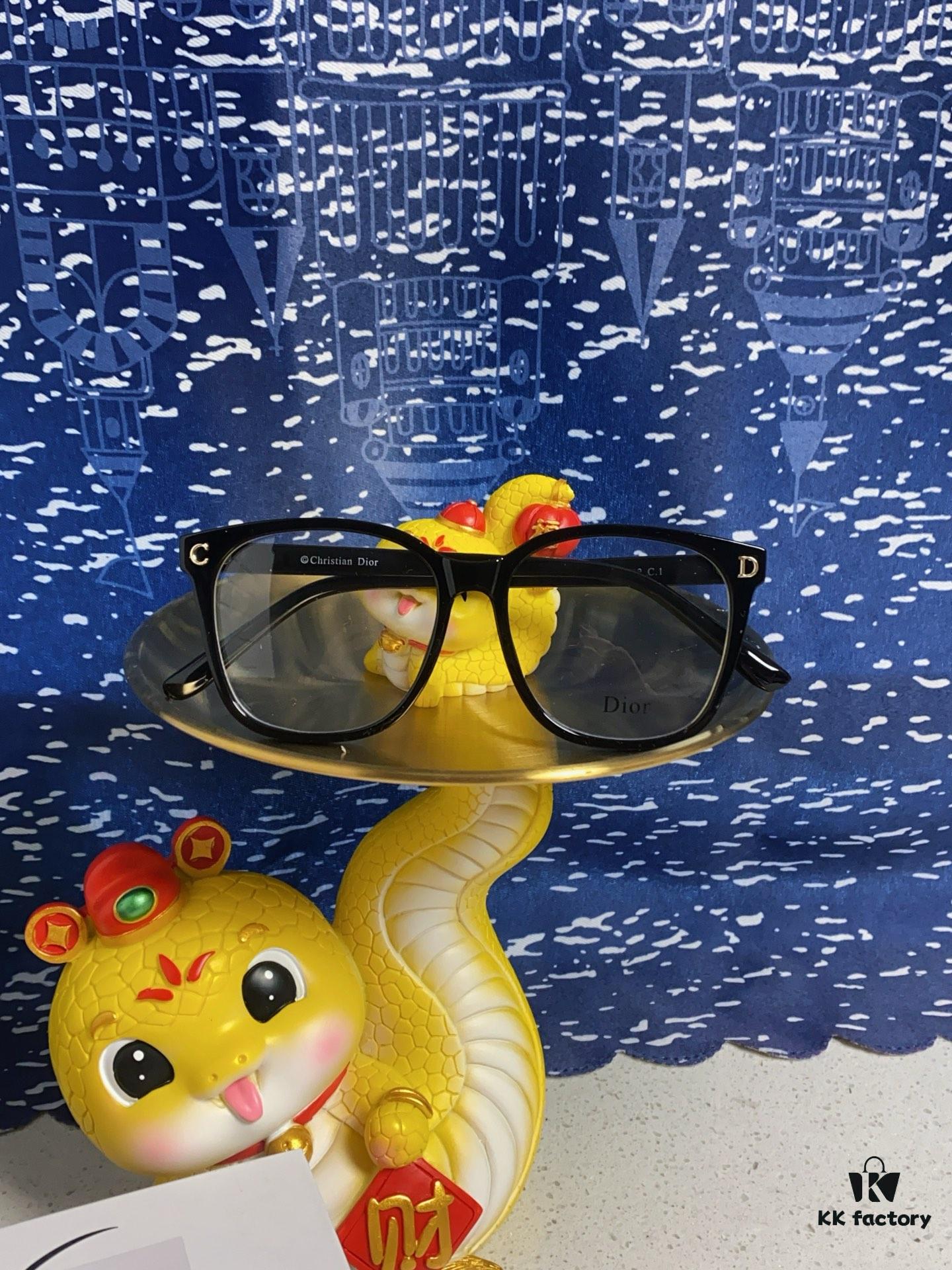 Dior 2025 New Arrival Minimalist Black Frame Eyeglasses for Women, D-Shaped Grey Blue-Light Blocking Non-Prescription Glasses, Unisex Photochromic Lens for Myopia, Suitable as Daily Wear, Sunglasses or Fashion Glasses