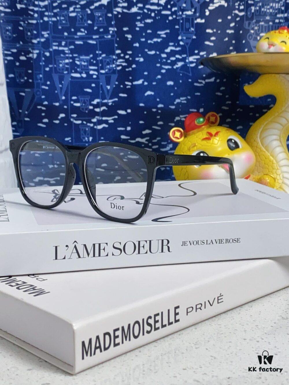 Dior 2025 New Arrival Minimalist Black Frame Glasses for Women, D-Shaped Grey Blue-Light Blocking Optical Glasses, Unisex Photochromic Myopia Eyewear, Suitable as Sunglasses or Everyday Style