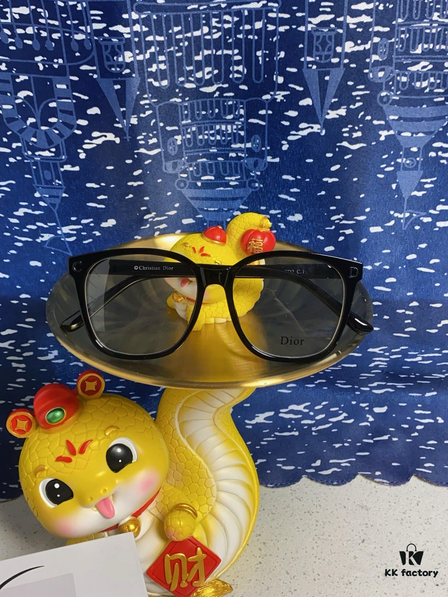 Dior 2025 New Arrival Minimalist Black Frame Glasses for Women, D-Shaped Grey Blue-Light Blocking Optical Glasses, Unisex Photochromic Myopia Eyewear, Suitable as Sunglasses or Everyday Style