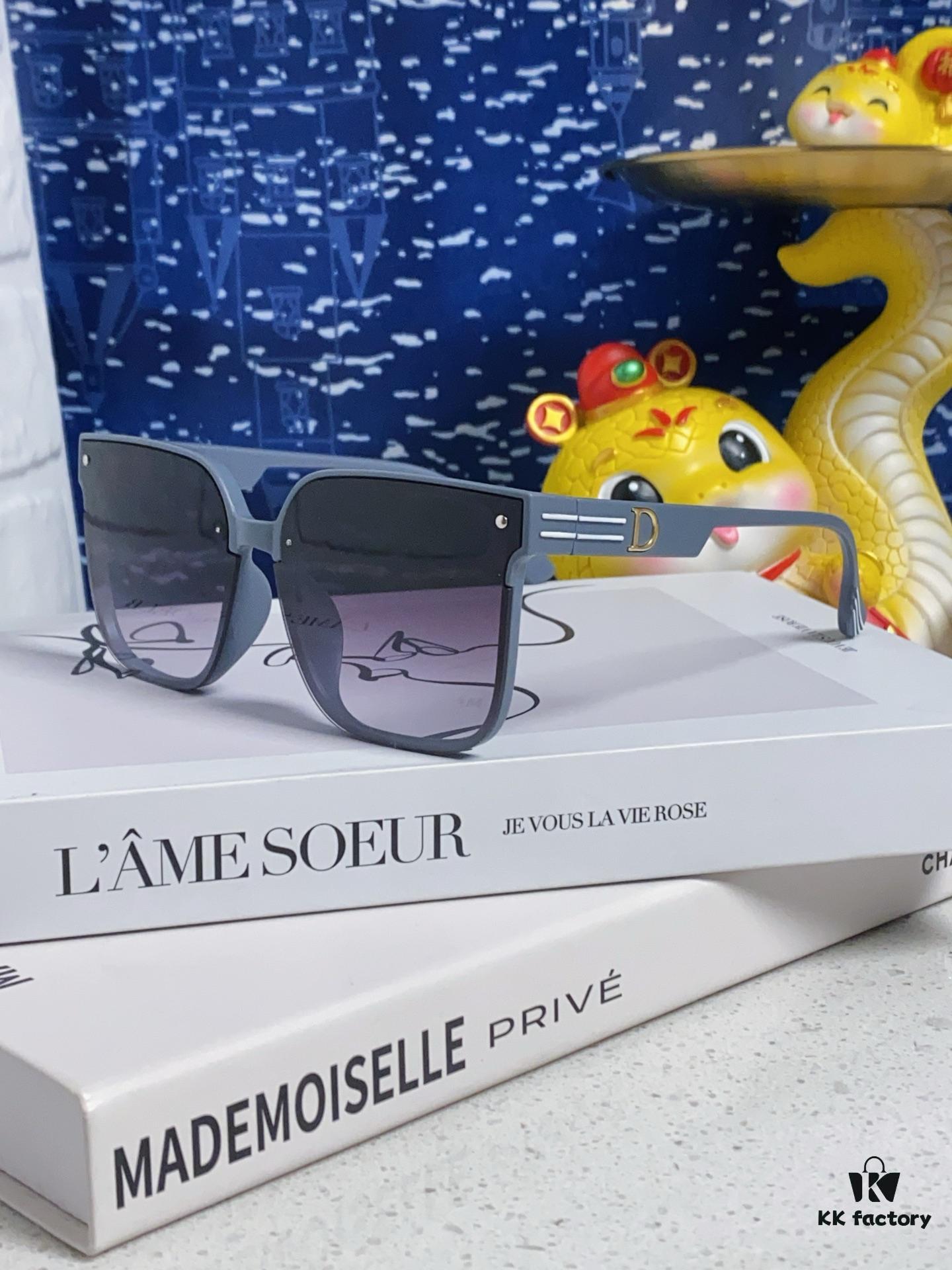 Dior 2025 New Arrival Women's Sunglasses, Stylish Oversized Square Frame, Korean Fashion Influencer-Style Glasses, Slimming UV-Protective Sunglasses for Round Faces