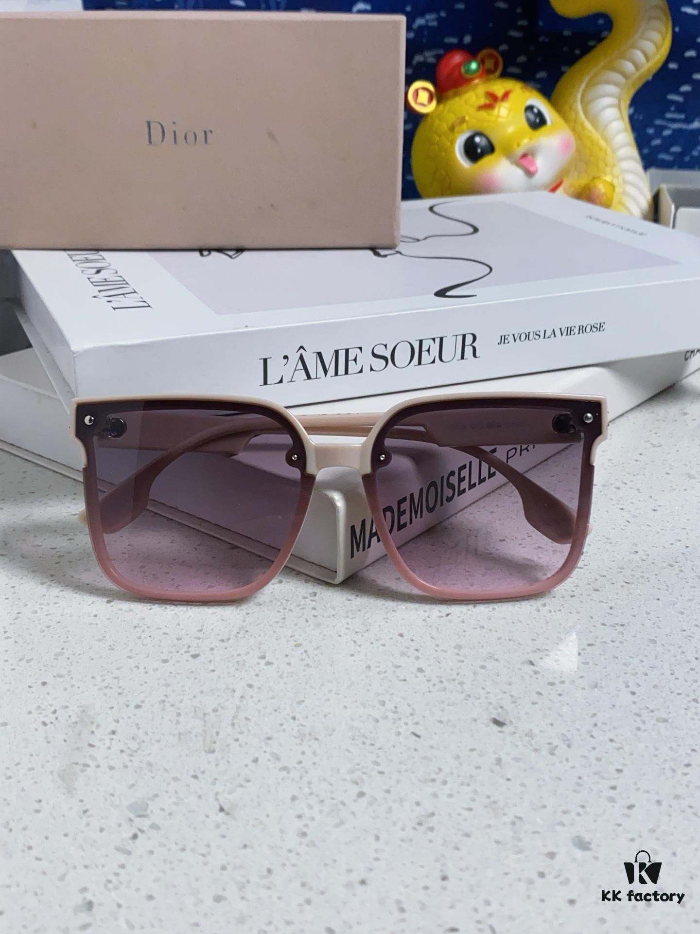 Dior 2025 New Arrival Women's Sunglasses, Stylish Oversized Square Frame, Korean Fashion Influencer Glasses, Slimming UV-Protective Sunglasses for Round Faces