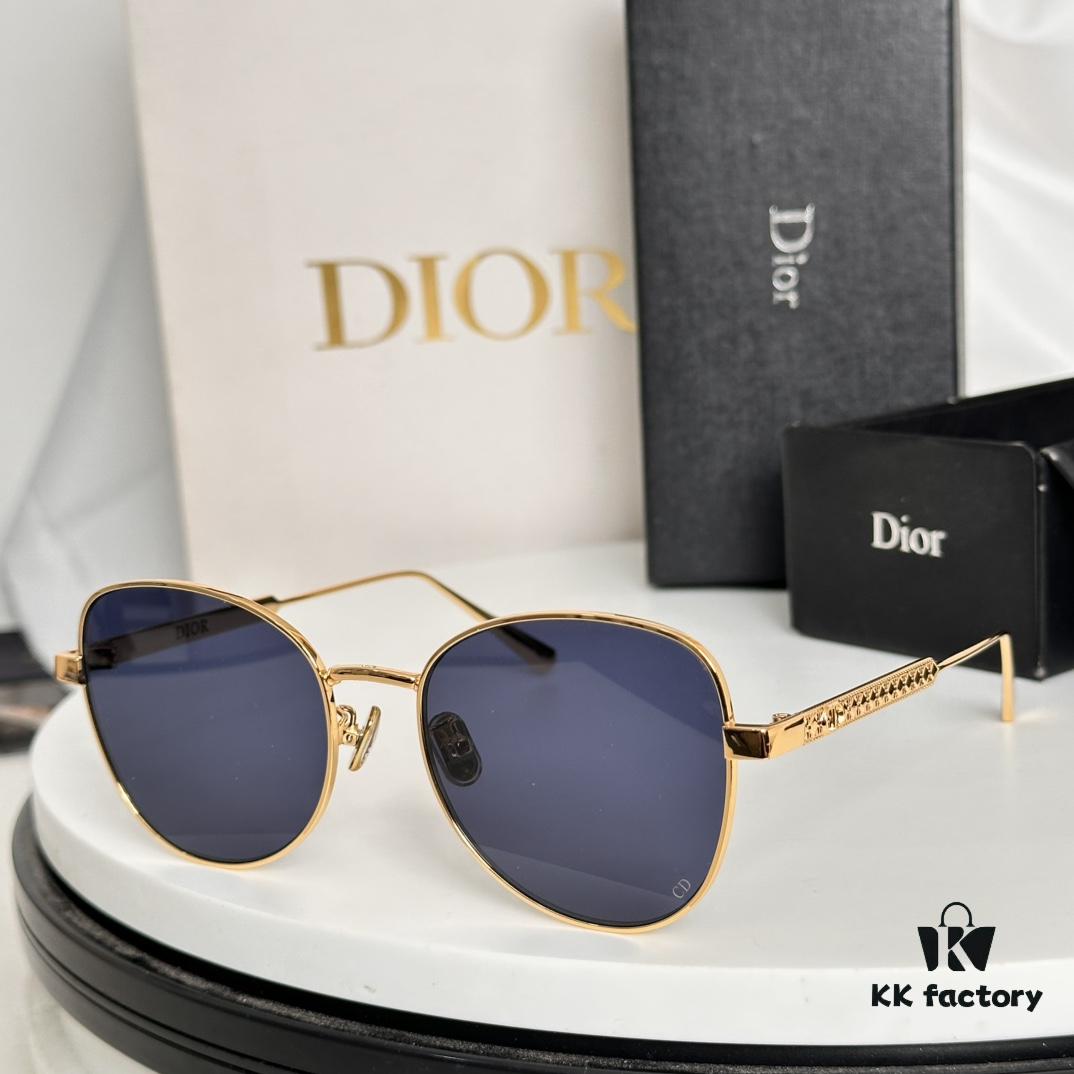 Versatile Frame with Subtle Gold Wire for Natural Look