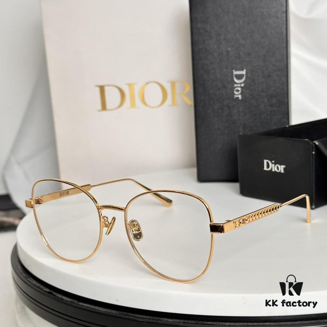 Versatile Frame with Subtle Gold Wire for Natural Look