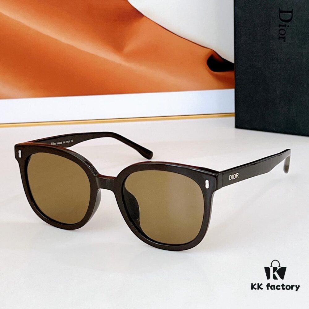 105 DIOR MODEL: CD 0249S SIZE: 54□22-148