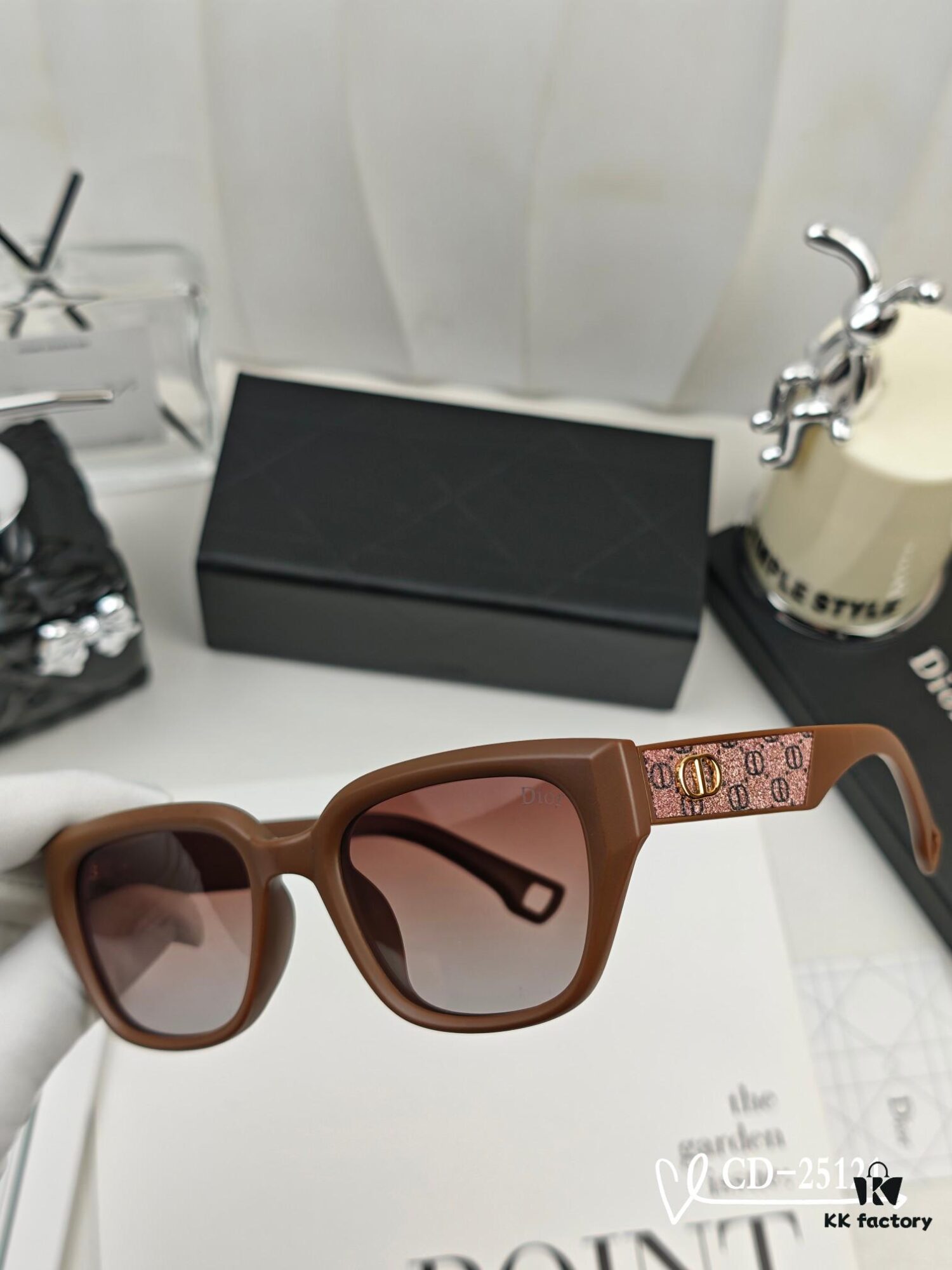 DIOR France | Polarized TR90 Sunglasses with Plutonite Lenses, Lightweight and Stylish Design, Model 25121
