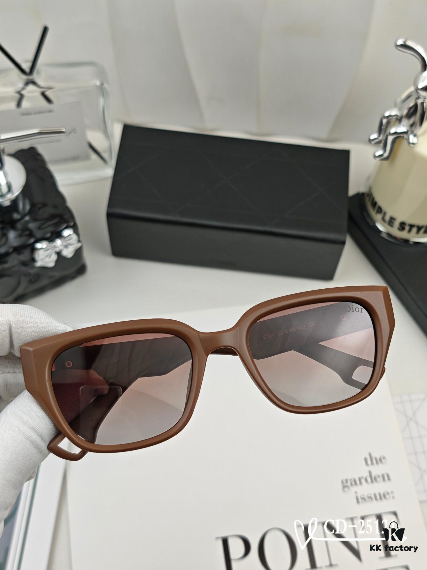DIOR France | Polarized TR90 Sunglasses with Plutonite Lenses, Lightweight and Stylish Design, Model 25121