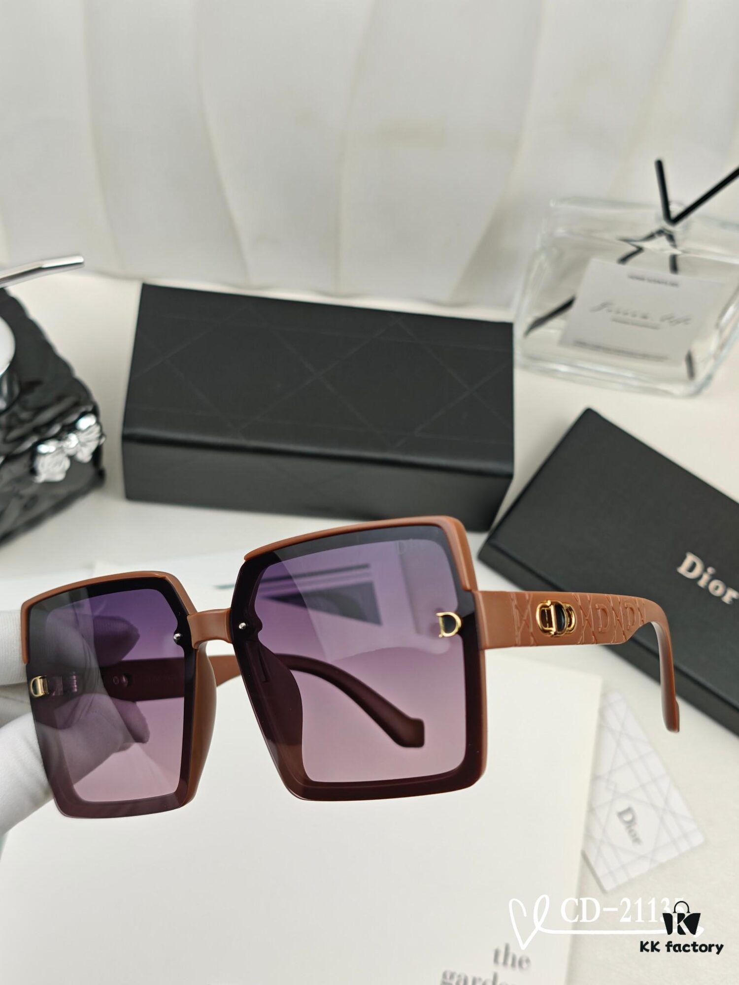 DIOR France TR90 Lightweight Sunglasses with Polarized Lenses, Model 21135