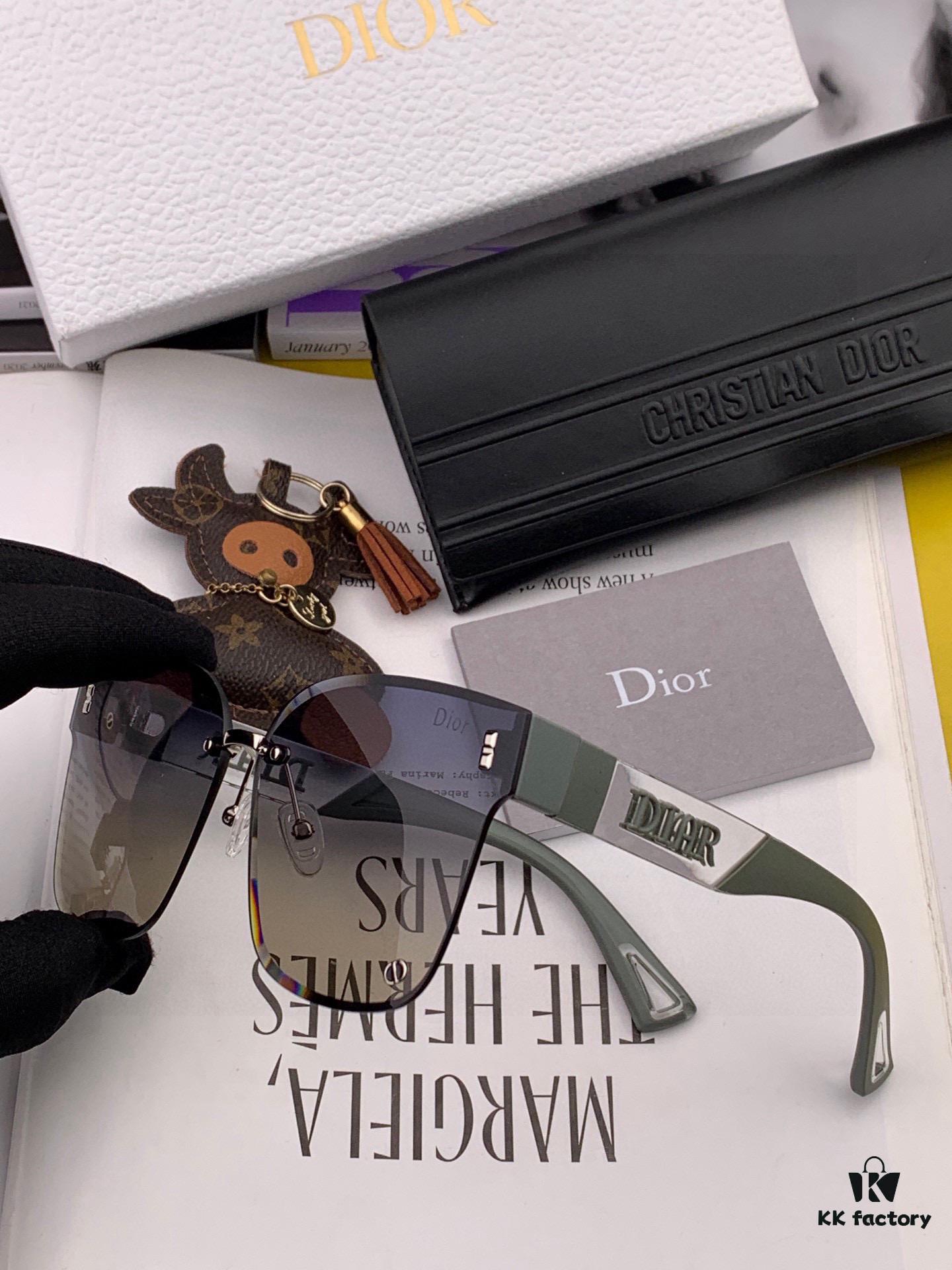 Nylon Polarized Series: DIOR Oversized Square Frame Sunglasses with Classic Design, Universal Fit for All Face Shapes, Stylish Look with Trench Coats or Dresses, Nylon Polarized Lenses for UV Protection, Model: CD1192