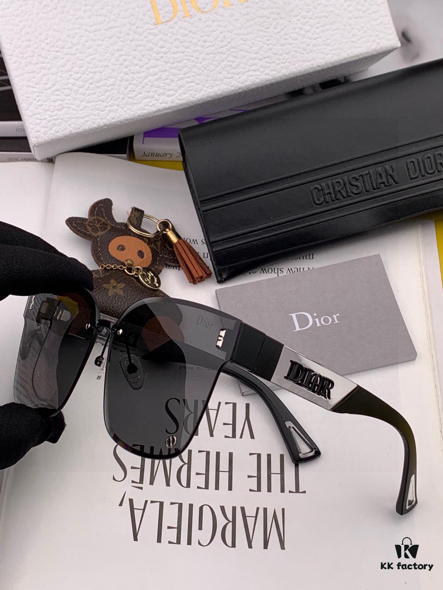 Nylon Polarized Series: DIOR Oversized Square Frame Sunglasses with Classic Design, Universal Fit for All Face Shapes, Stylish Look with Trench Coats or Dresses, Nylon Polarized Lenses for UV Protection, Model: CD1192